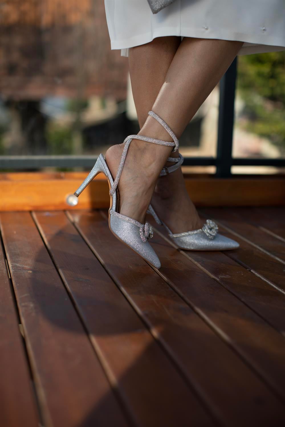 Frida Model Kurdele Detaylı Topuklu Ayakkabı Gümüş Simli