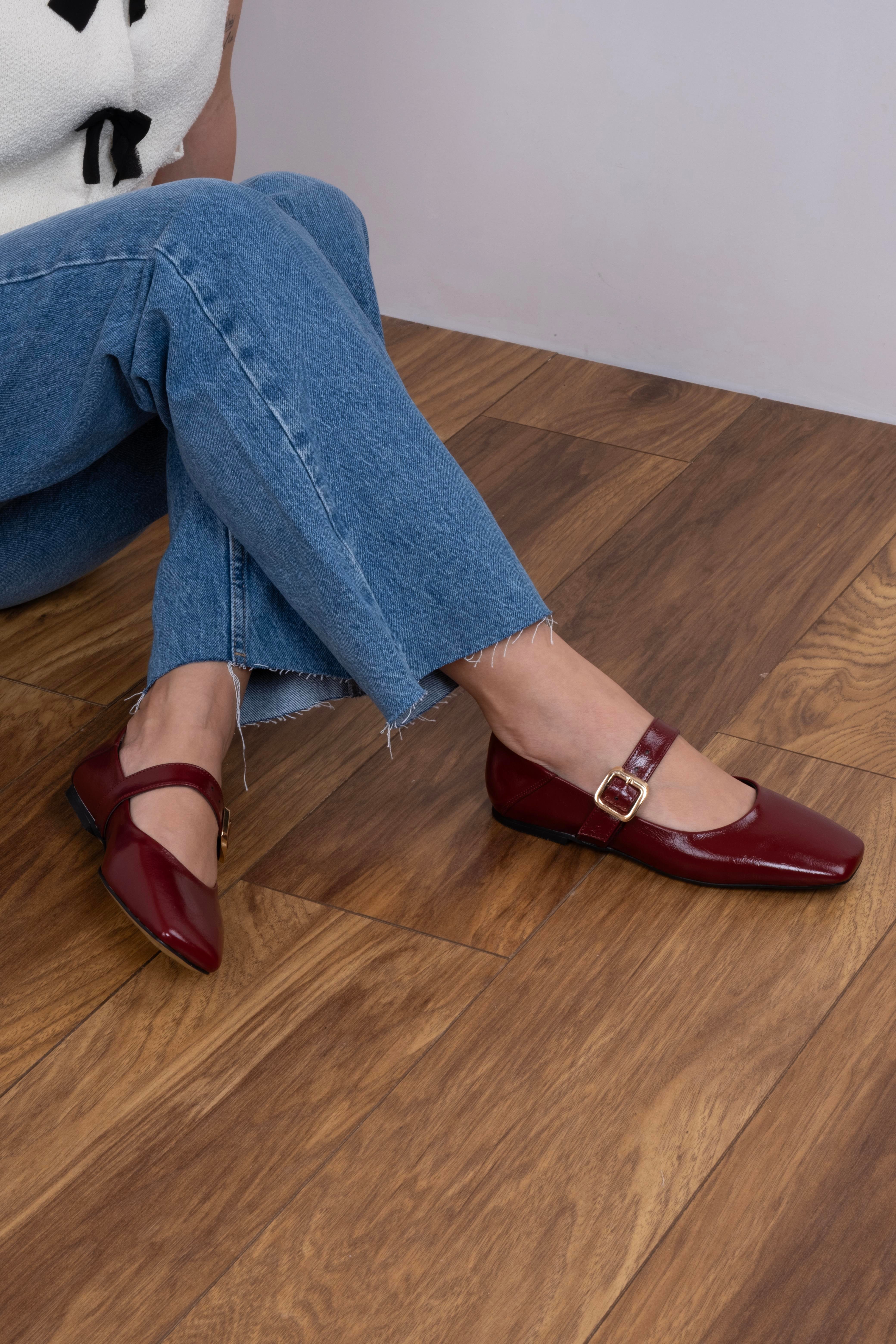 Lolin Model Kemerli Küt Burun Babet Bordo Kırışık Rugan