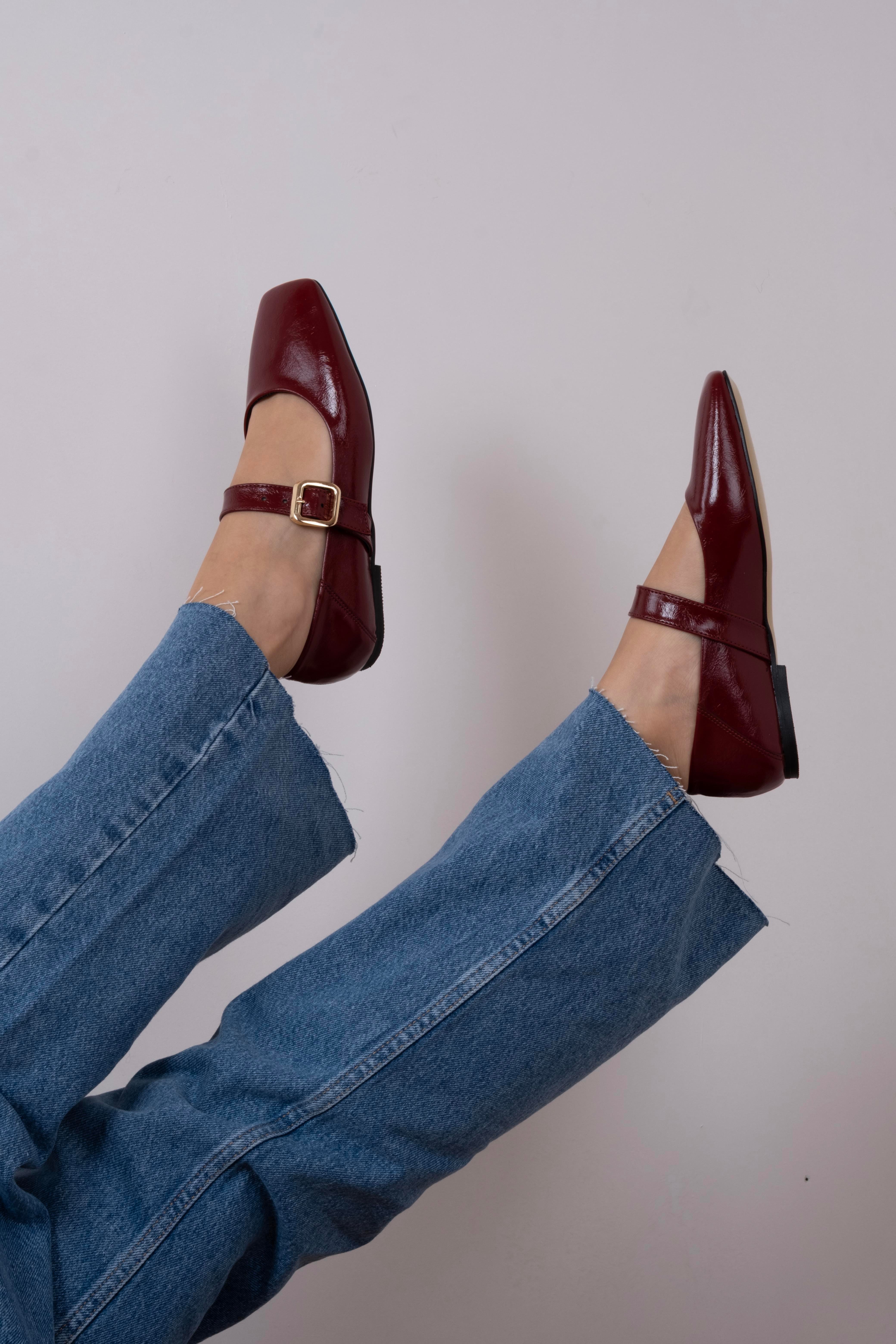 Lolin Model Kemerli Küt Burun Babet Bordo Kırışık Rugan