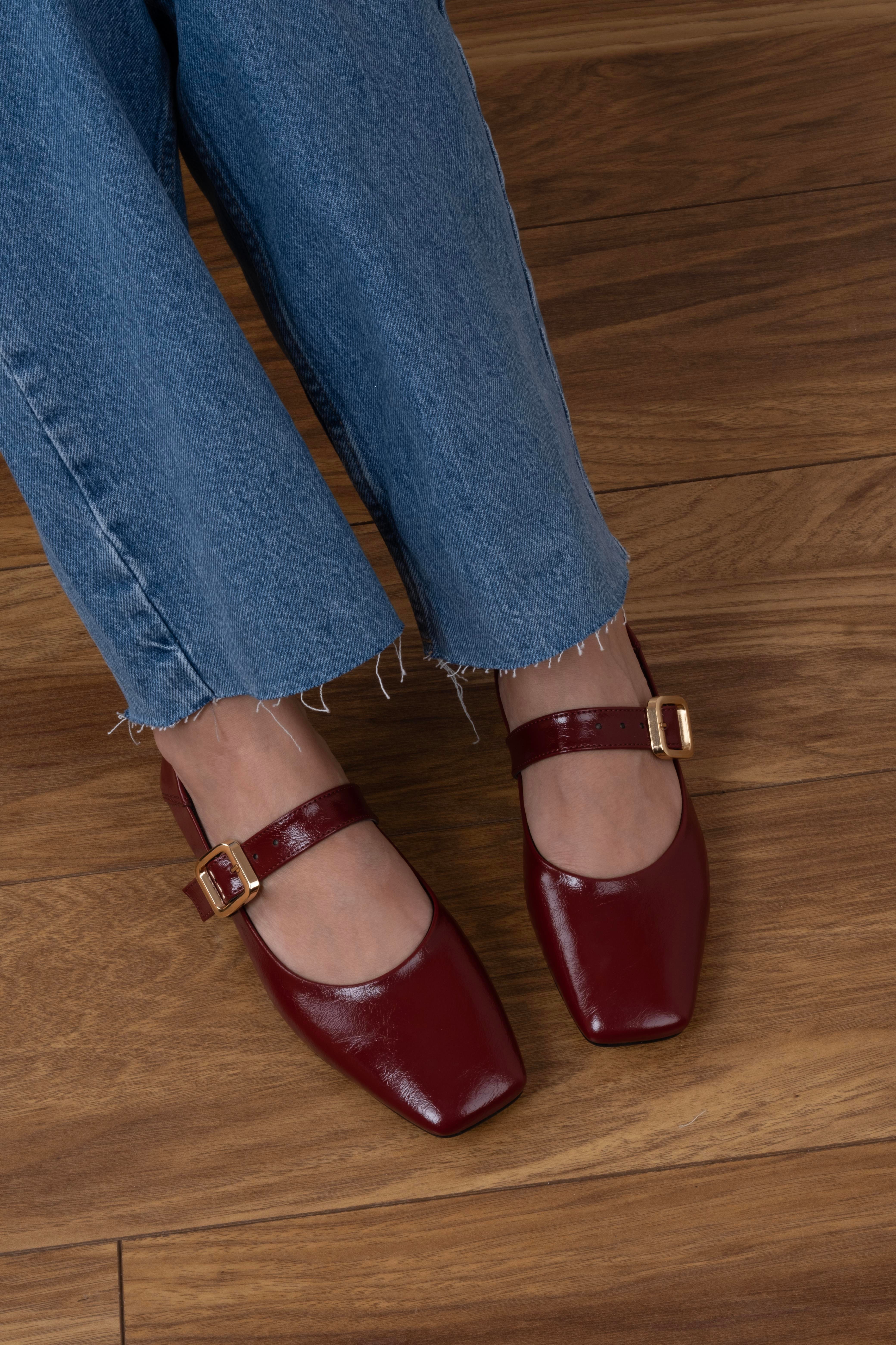 Lolin Model Kemerli Küt Burun Babet Bordo Kırışık Rugan