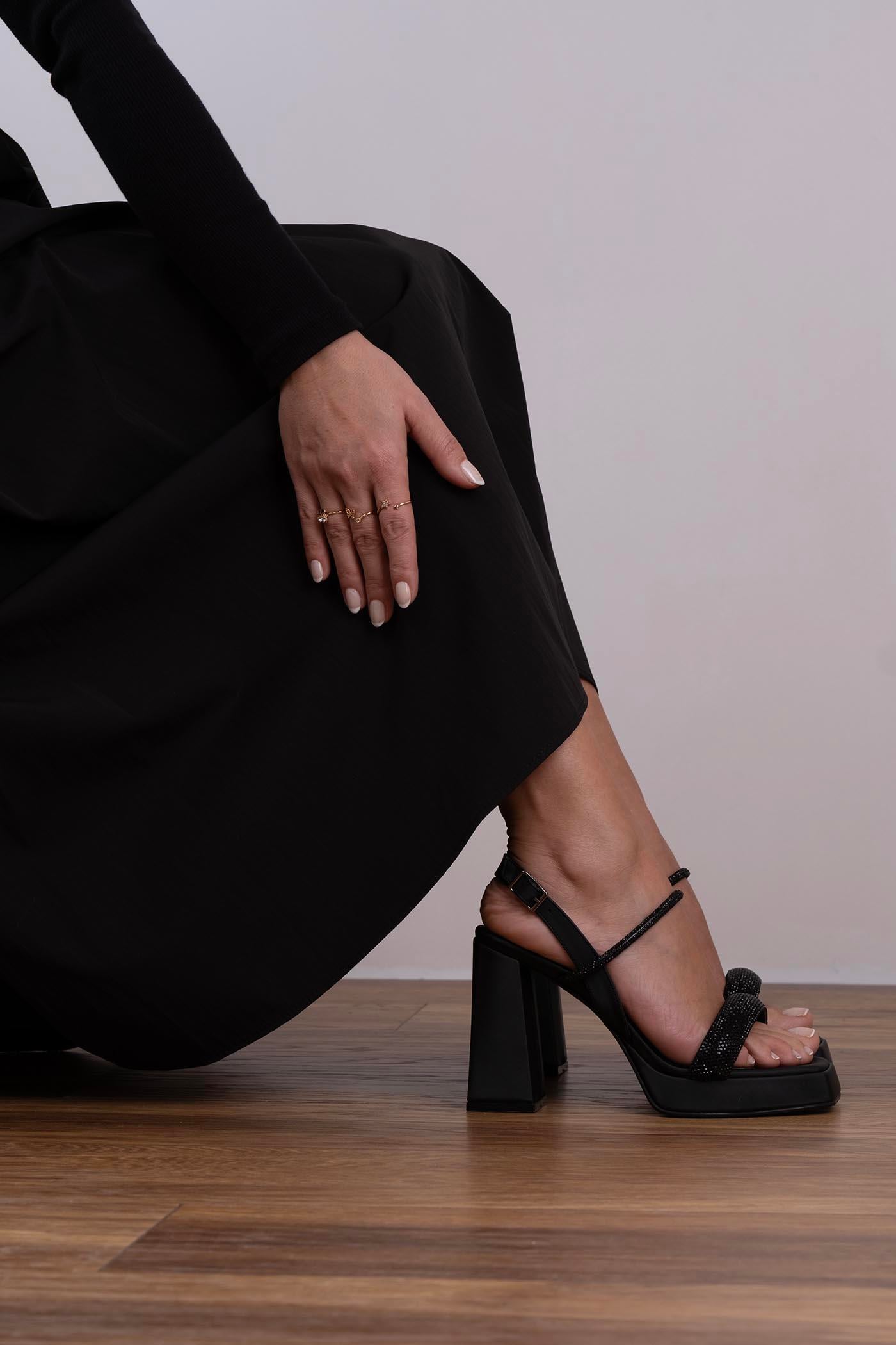 Lontes Model Taş Detaylı Platform Topuklu Ayakkabı Siyah Taş Siyah Saten