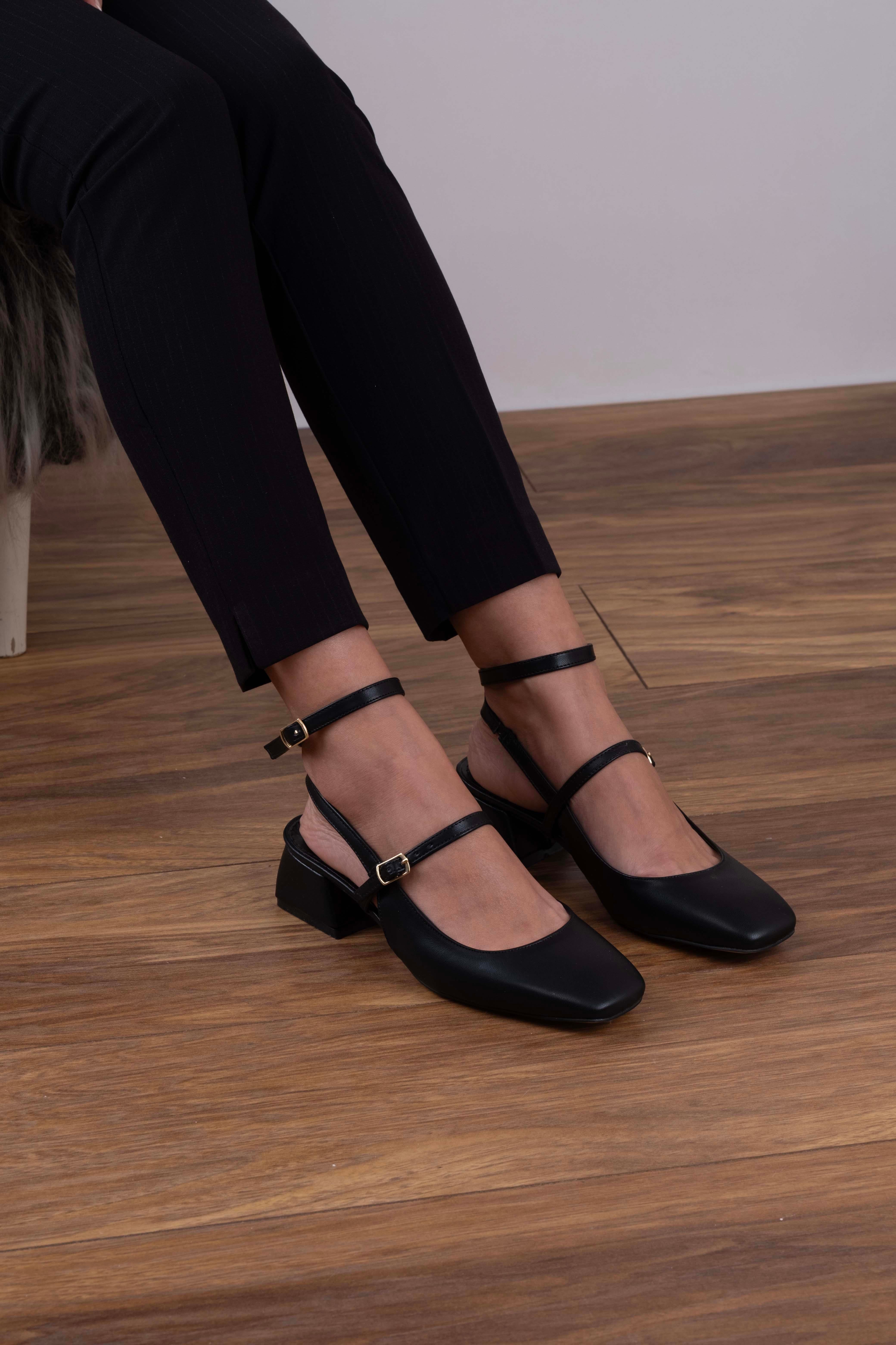 Lulu Model Kısa Topuklu Küt Burun Kemerli Ayakkabı Siyah