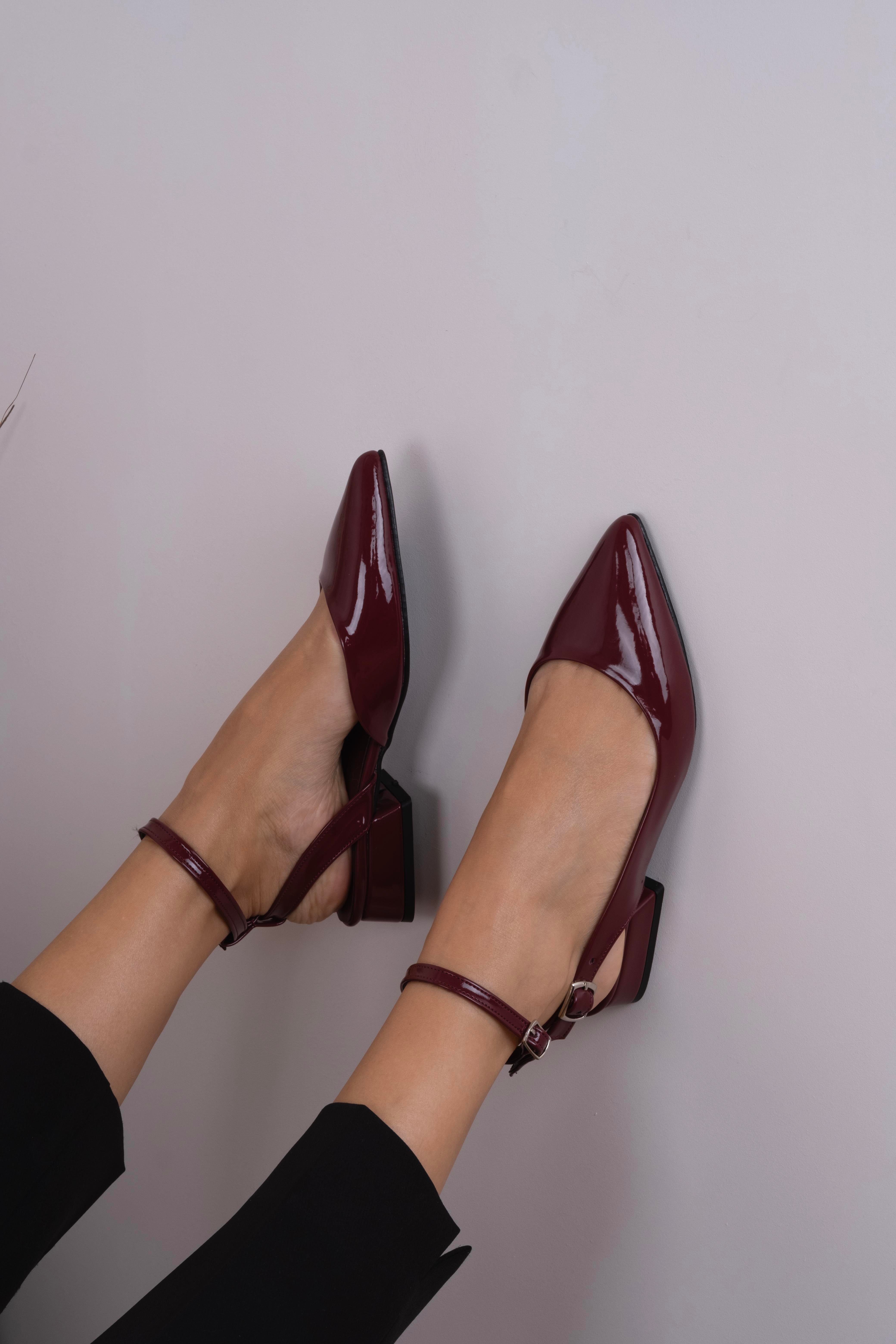 Olina Model Bilekten Bağlamalı Sivri Burun Babet Bordo Rugan