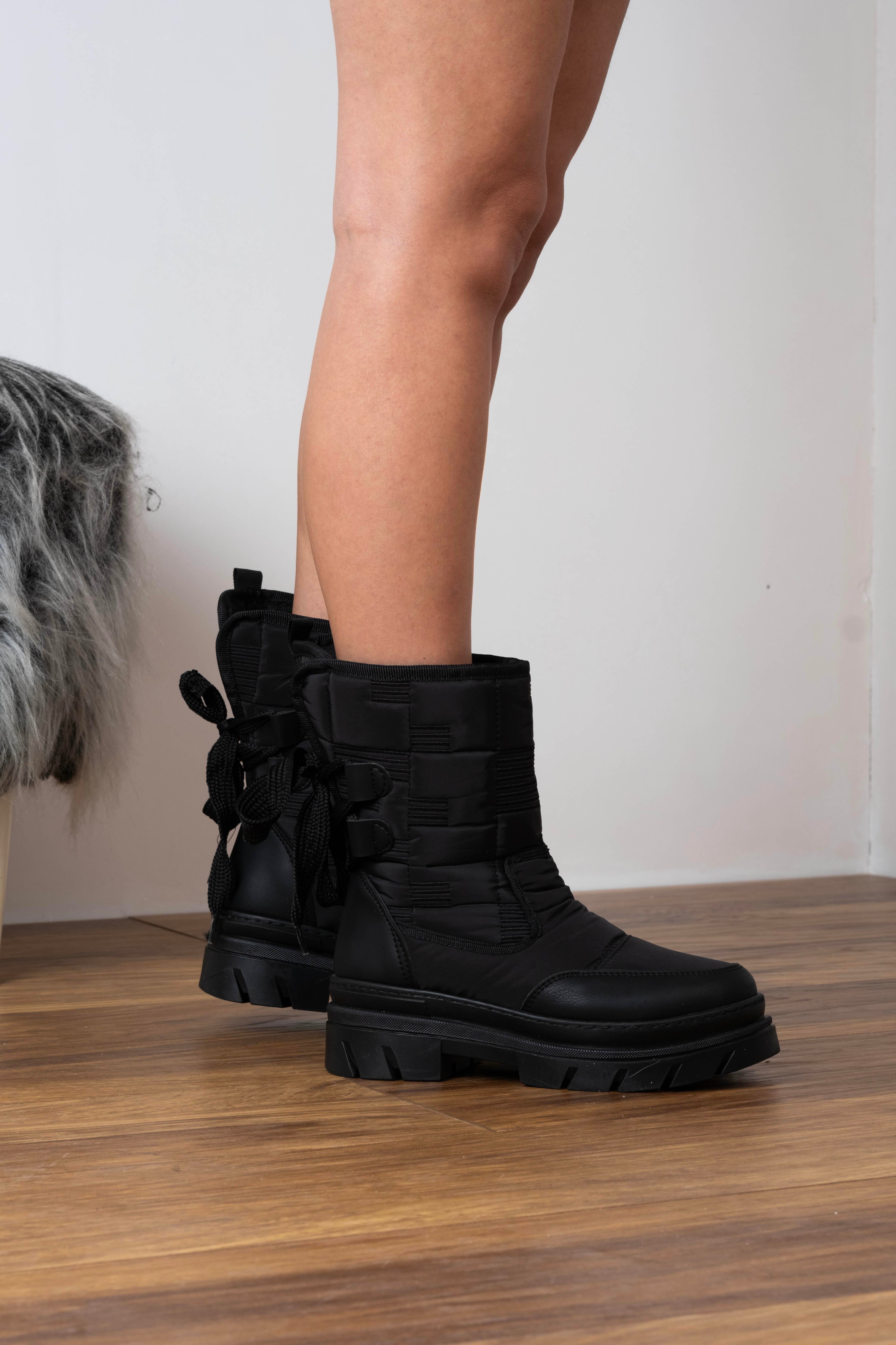 Renda Model Kar Botu Siyah