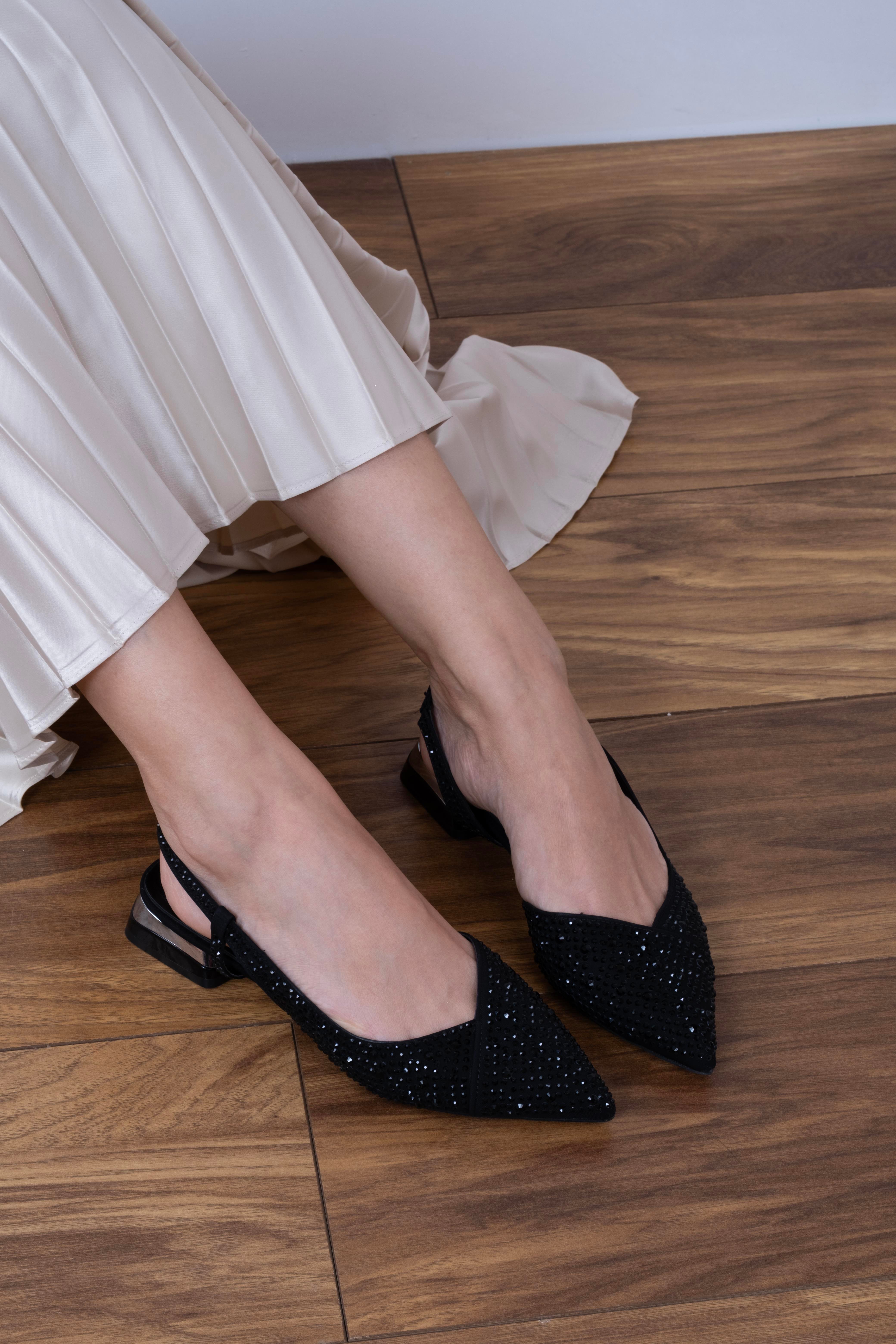 Stana Model Taş Detaylı Babet Siyah