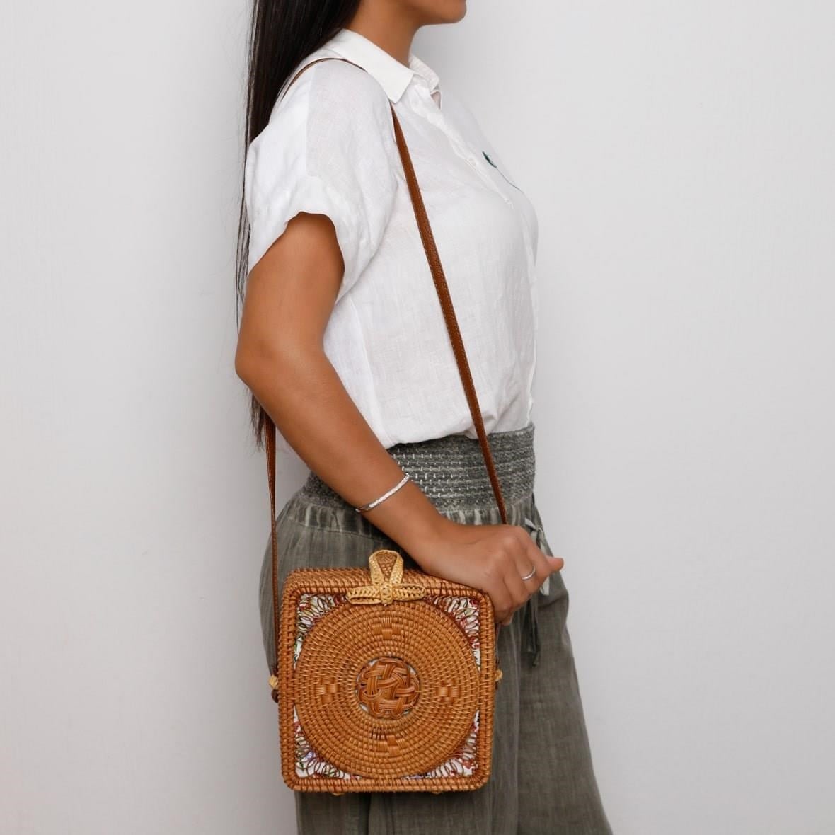 Bagoist 20 cm Desenli Kare Rattan Çanta
