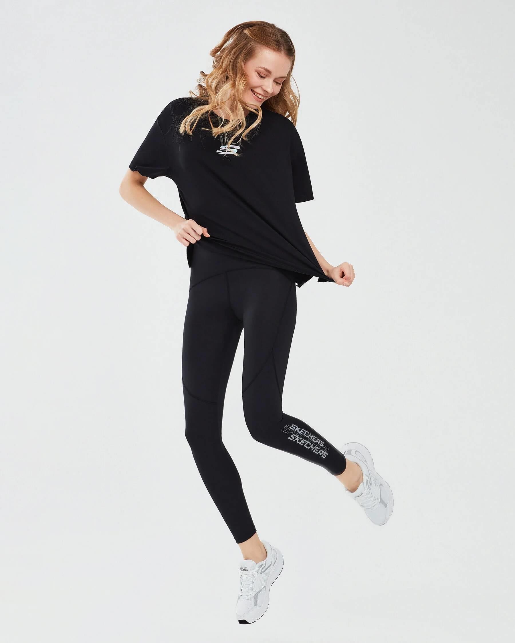 Skechers Graphic T-Shirt W Short Sleeve  S241011-001 Kadın T-shirt - Siyah