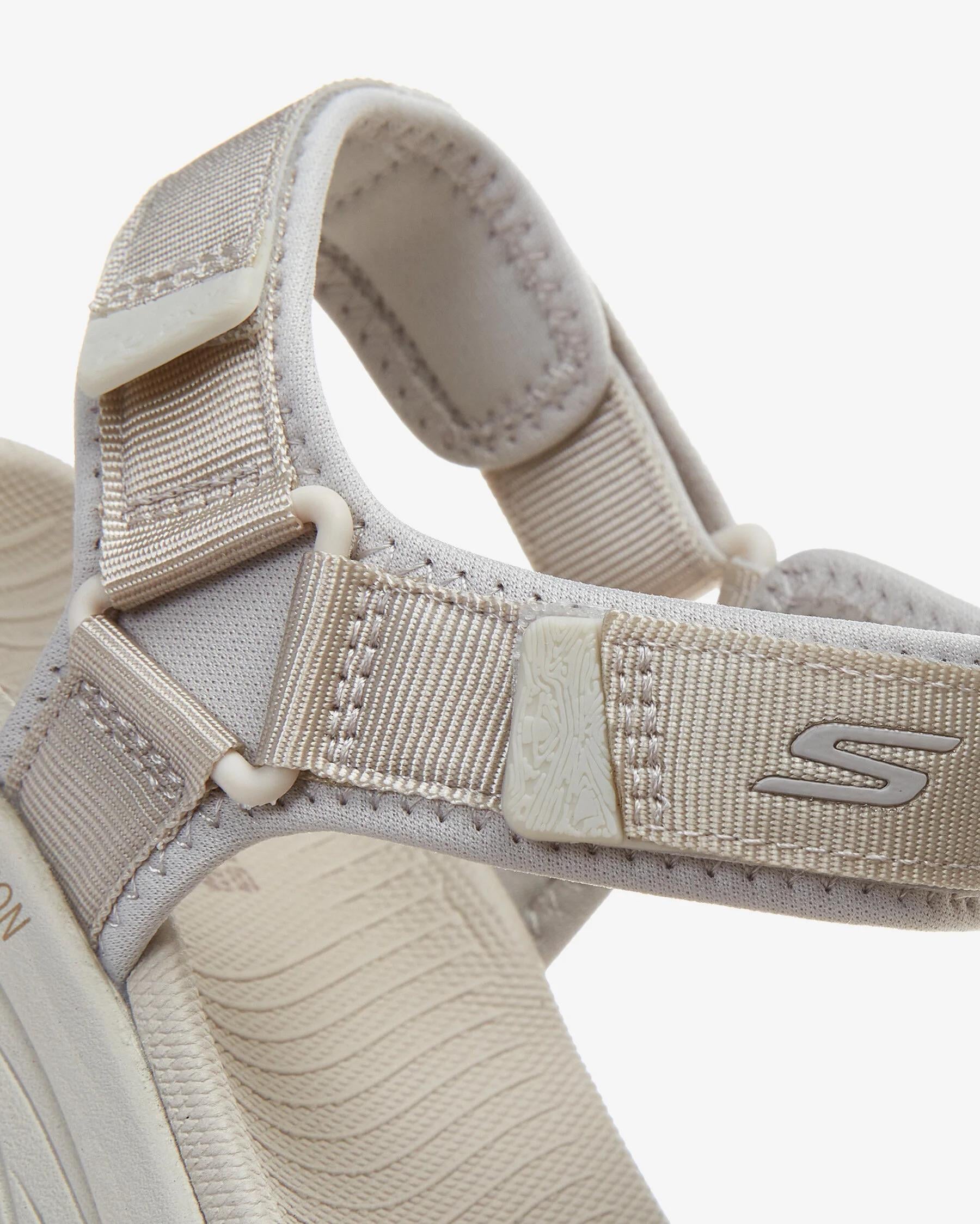 Skechers Max Cushioning - Lured 140218 NAT Kadın Sandalet - Bej