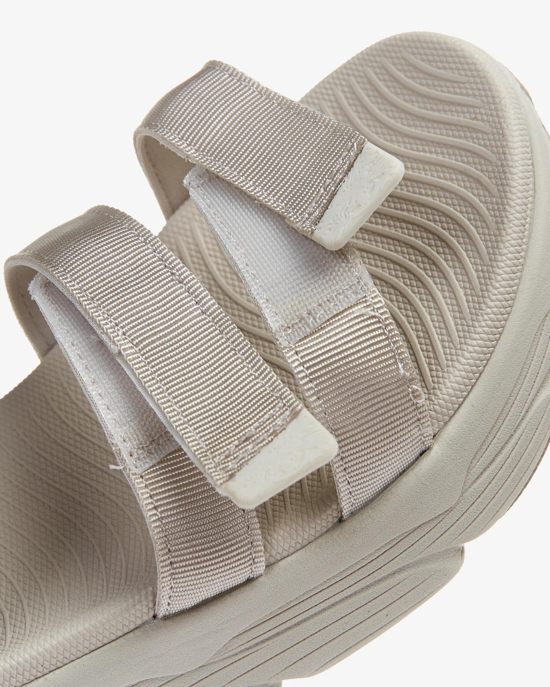 Skechers Max Cushioning - Lured 140218 NAT Kadın Sandalet - Bej