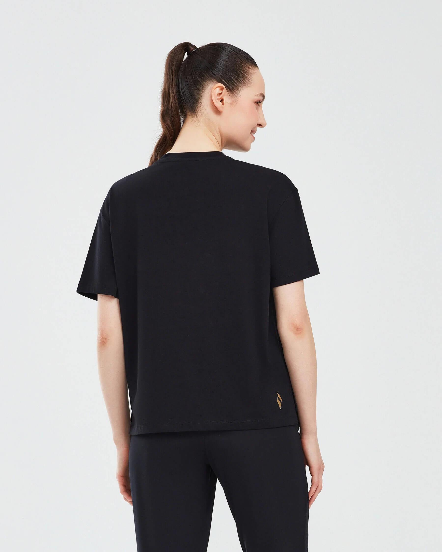Skechers W Graphic Tee Loose Fit S241012-001 Kadın T-shirt - Siyah
