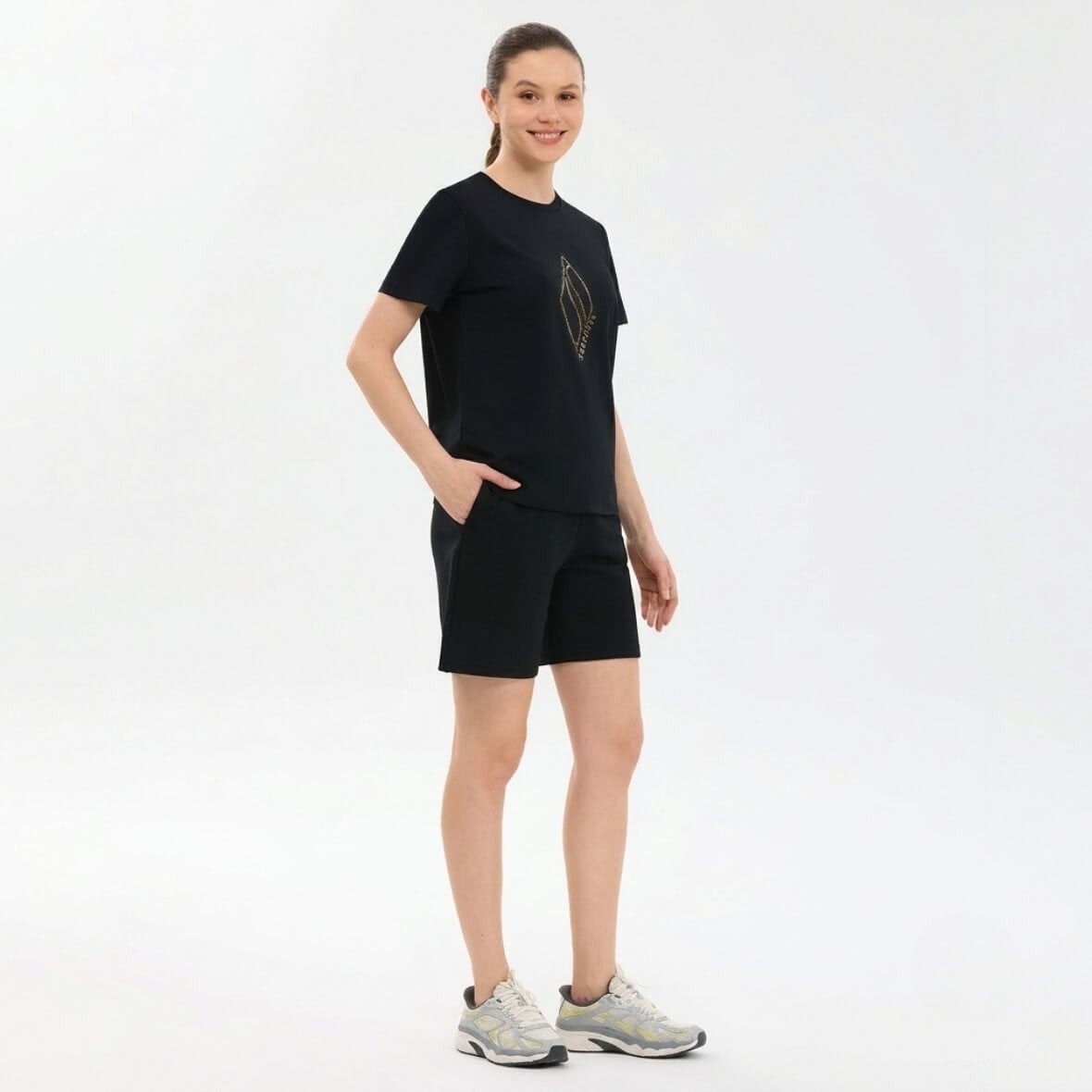 Skechers W Regular Fit Graphic S2610049-3817 Kadın T-shirt - Siyah