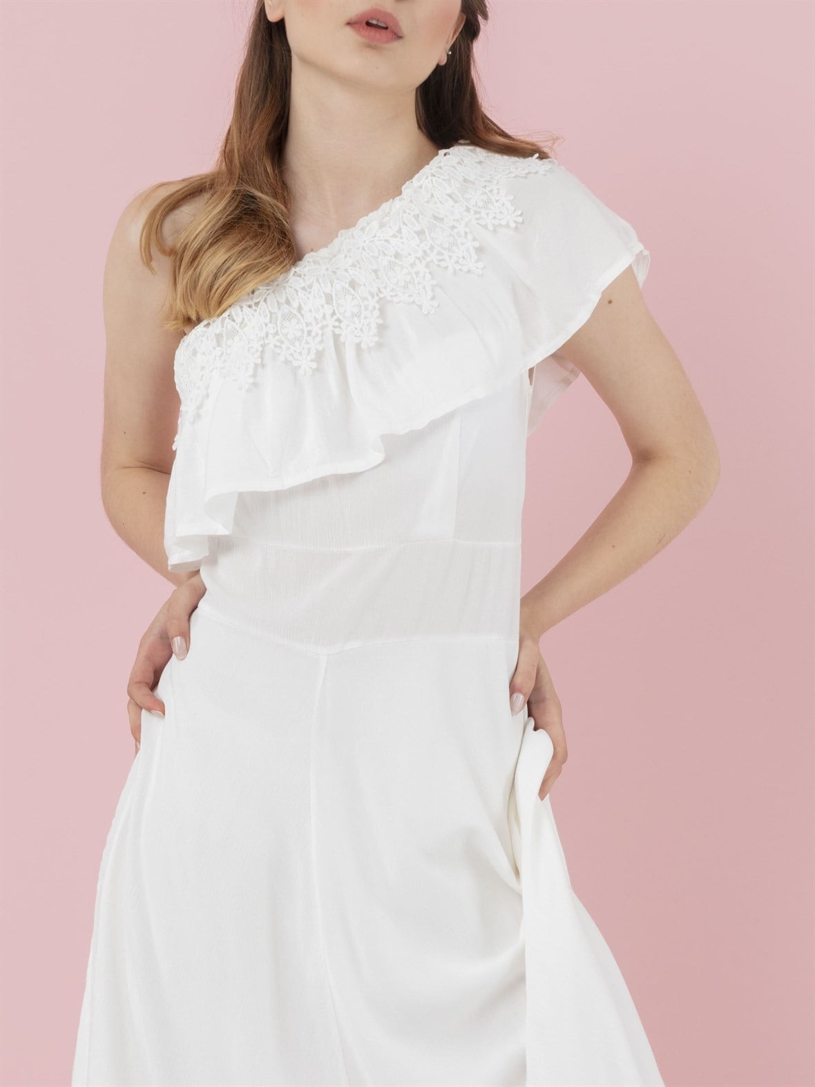 The Natural People Dantel Detaylı Fırfırlı Tek Omuz Elbise - Off White (Kırık Beyaz)
