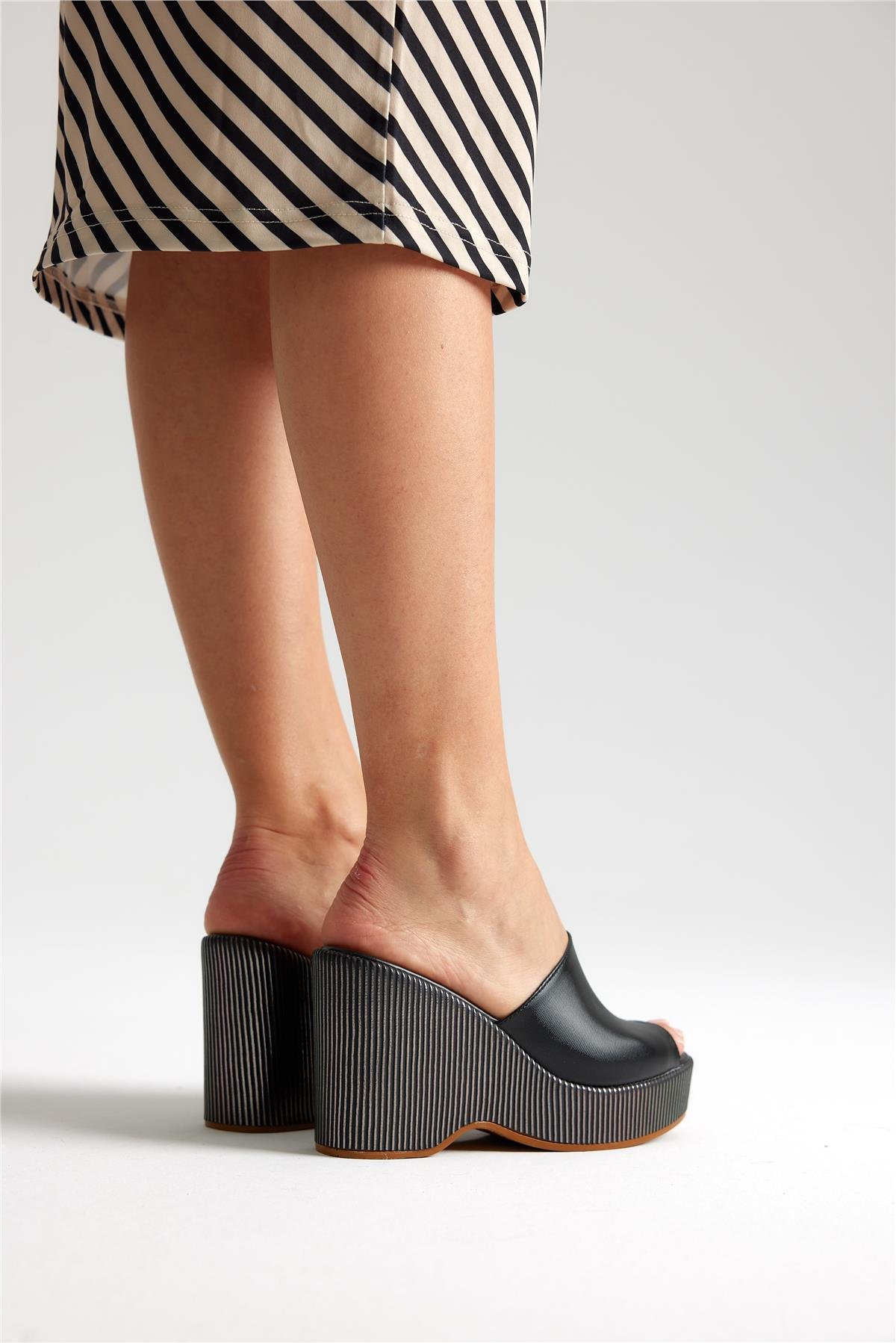 Barboles Kadın Dolgu Topuk Terlik Siyah