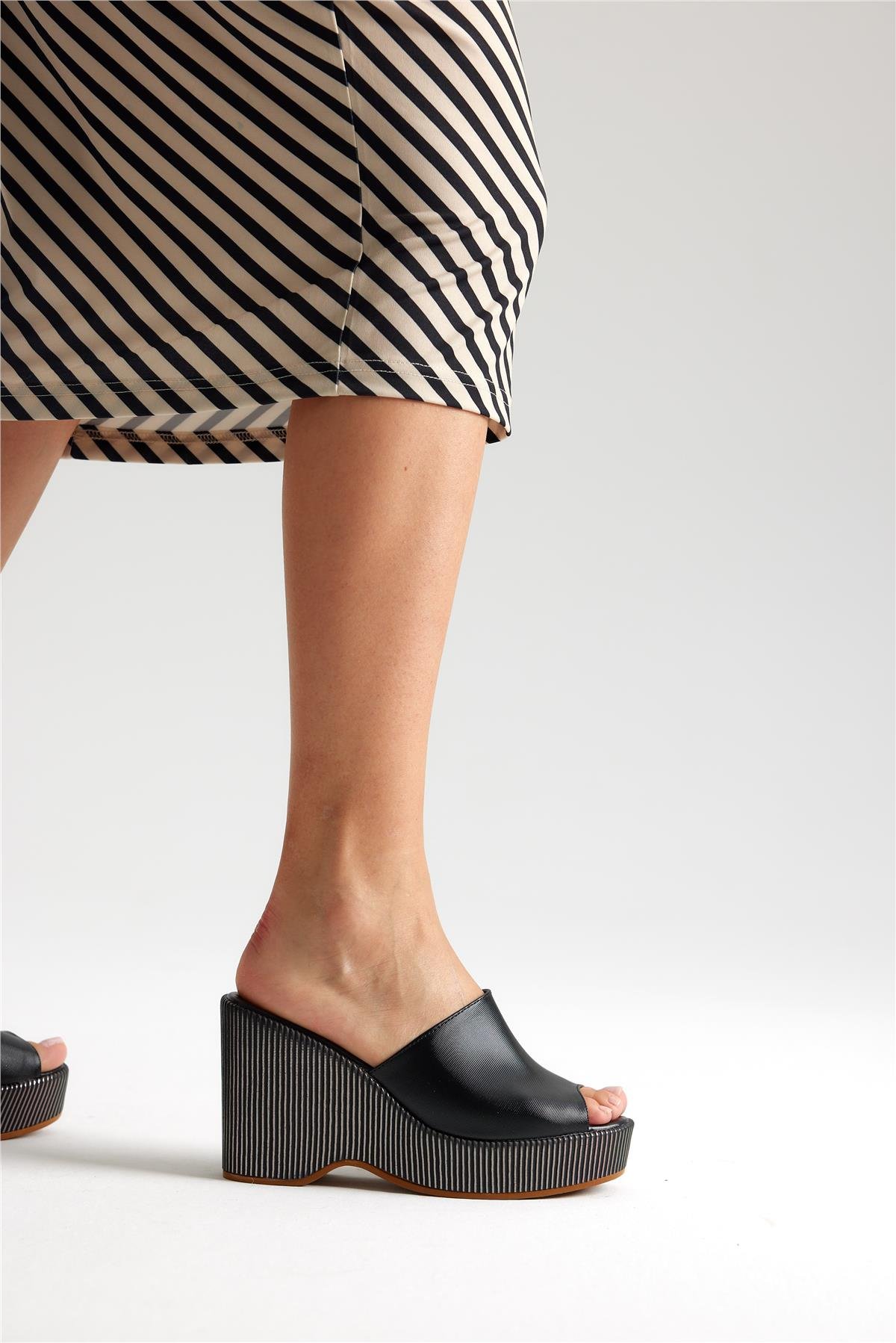 Barboles Kadın Dolgu Topuk Terlik Siyah