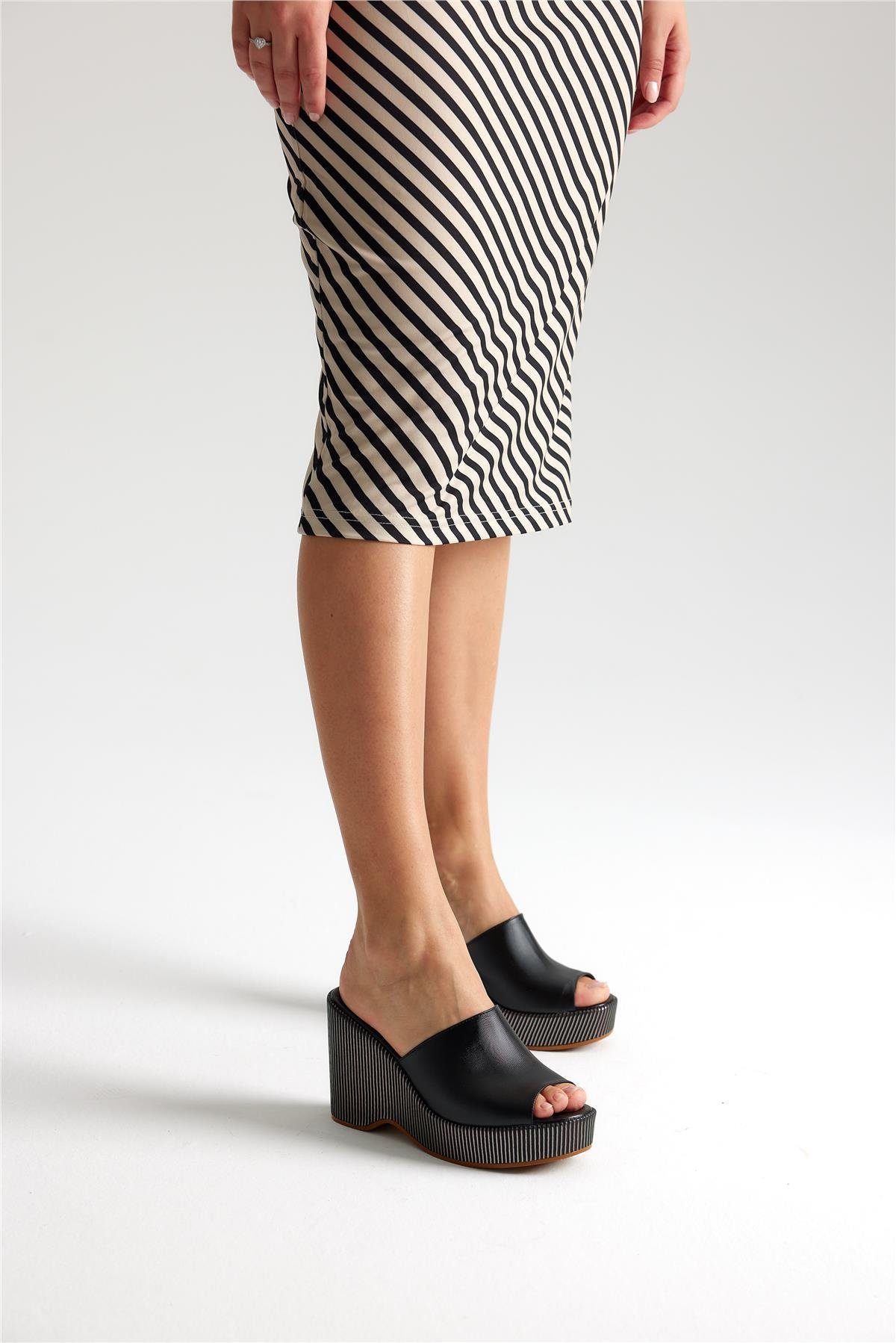 Barboles Kadın Dolgu Topuk Terlik Siyah