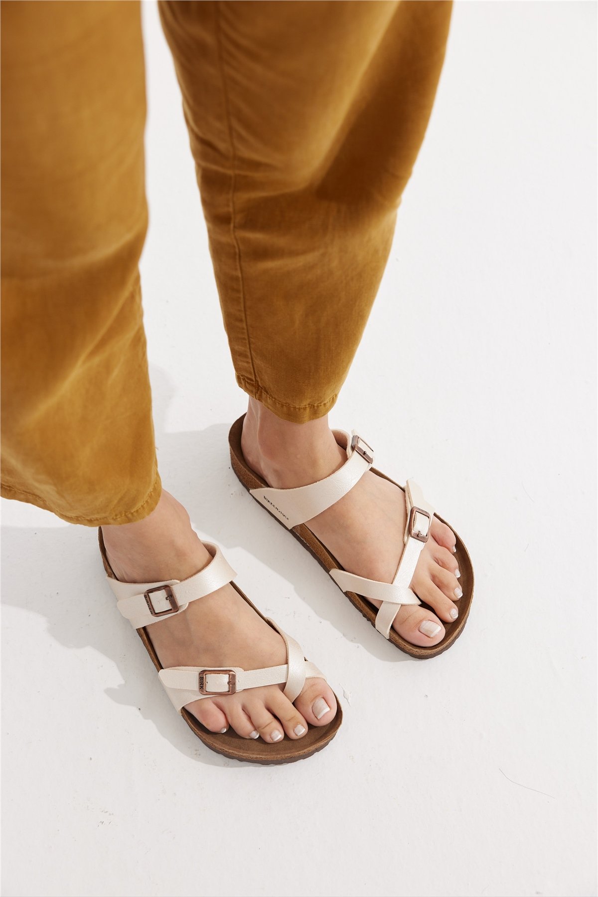 Birken Tek Parmak Kadın Terlik Bej