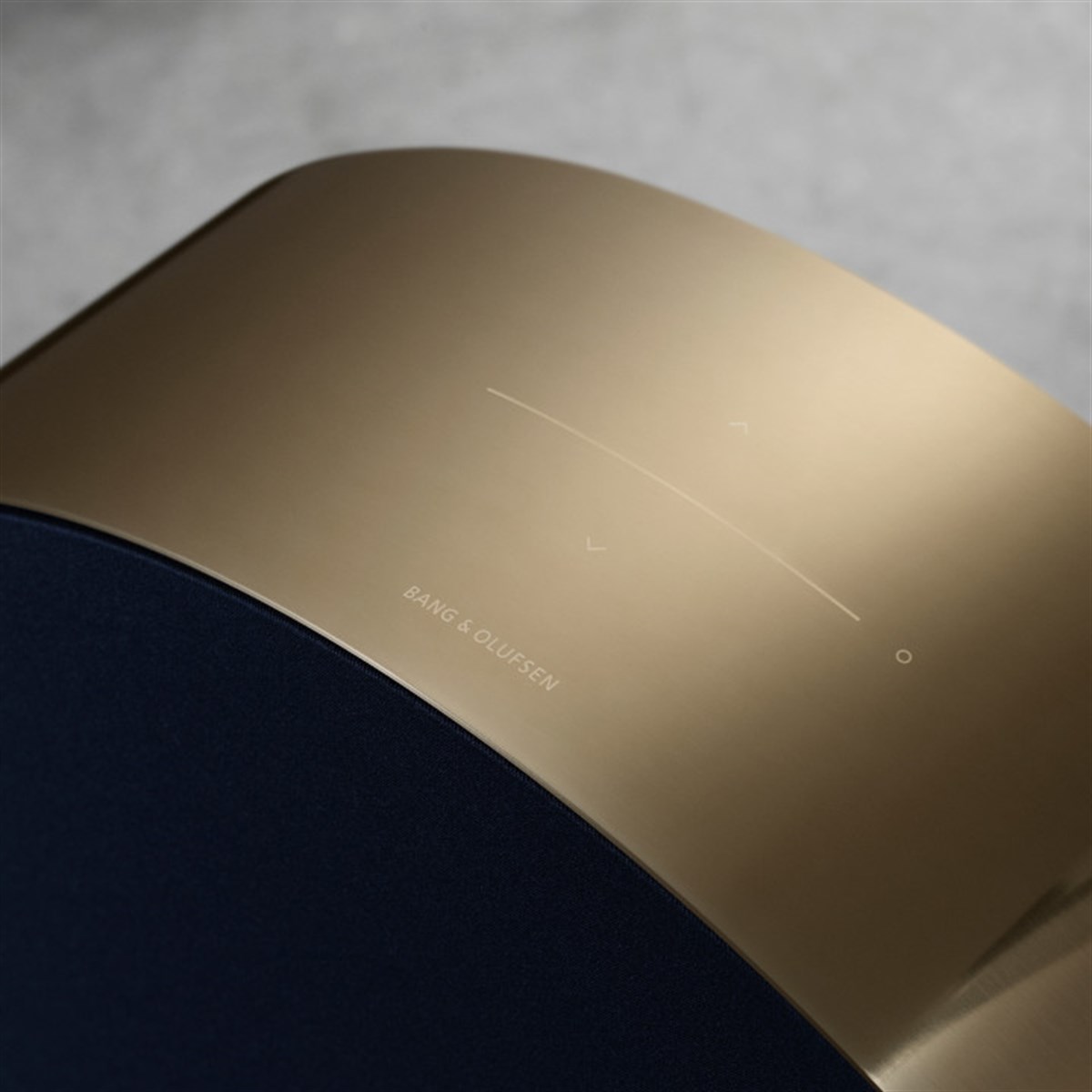 Bang & Olufsen BeoSound Edge Brass Tone Hi-Fi Hoparlör