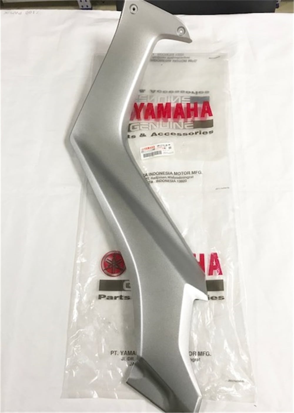 XMAX 250 ARKA YAN KAPAK SOL MAT GRİ