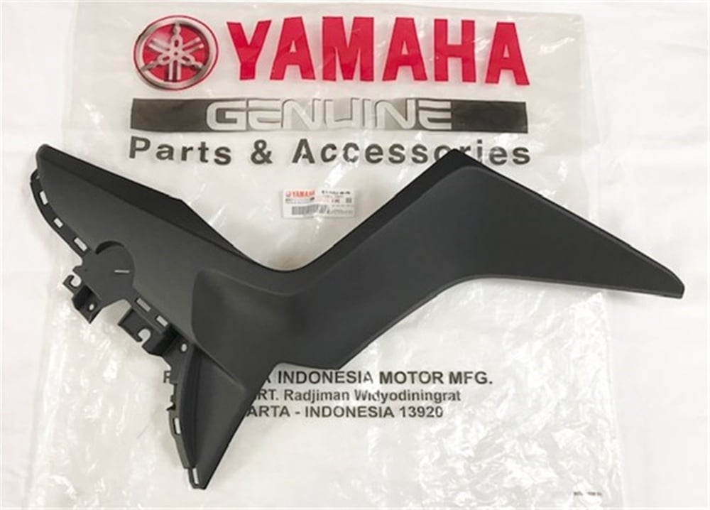XMAX 250 ÖN YAN SİYAH PARÇA SOL