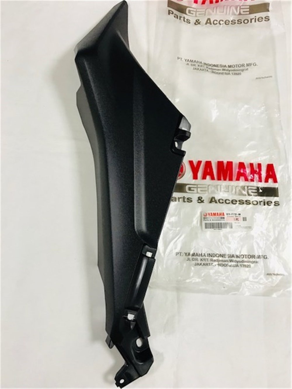 XMAX 250 STOP ALT SİYAH PARÇA SAĞ