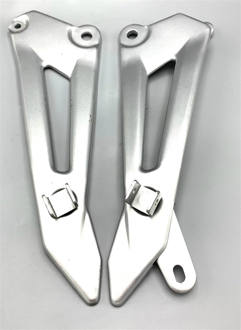 YBR 125 ARKA BASAMAK BRAKETİ TK.