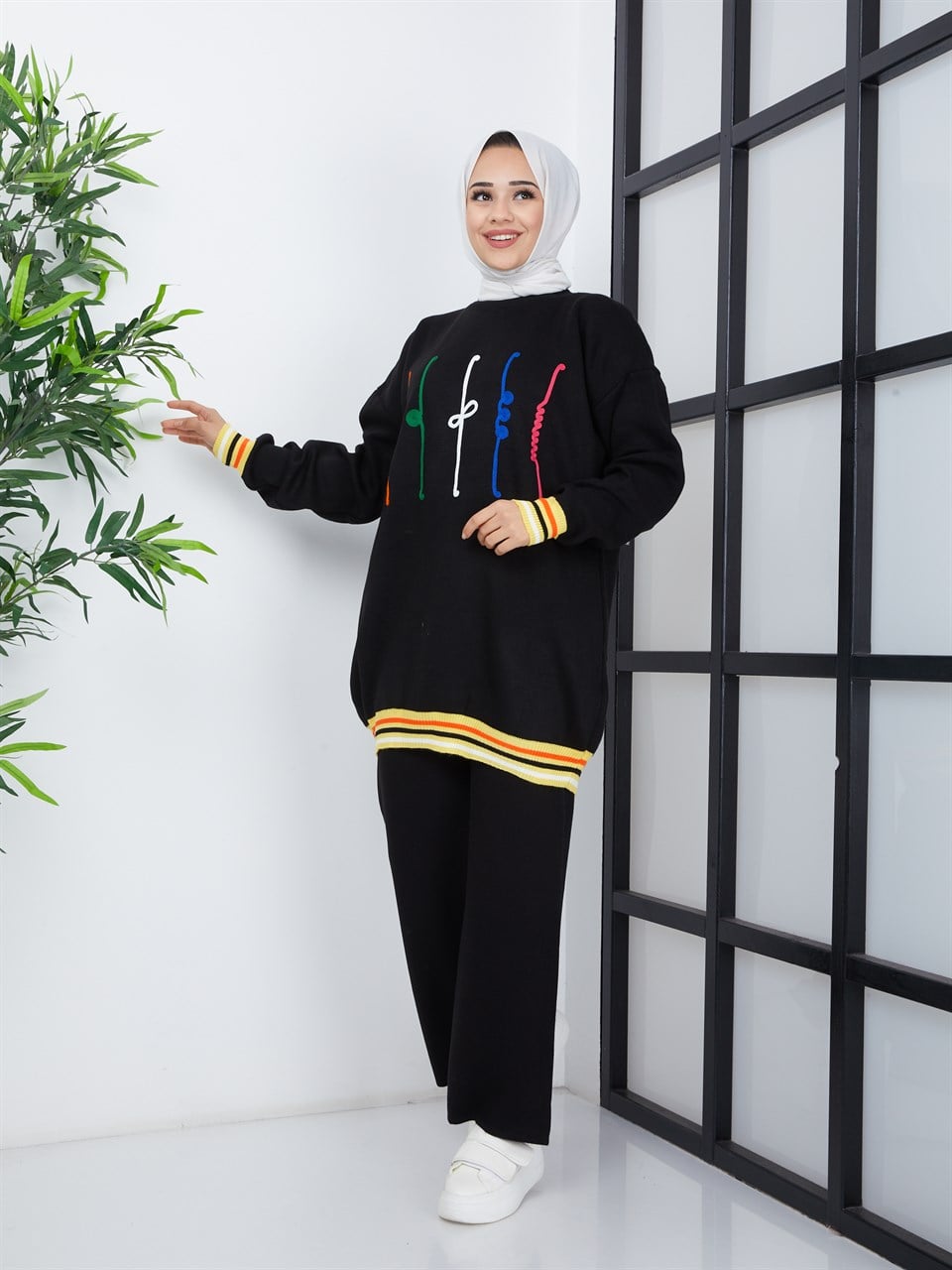Nakış Detaylı Tesettür Triko Takım 2296 Siyah