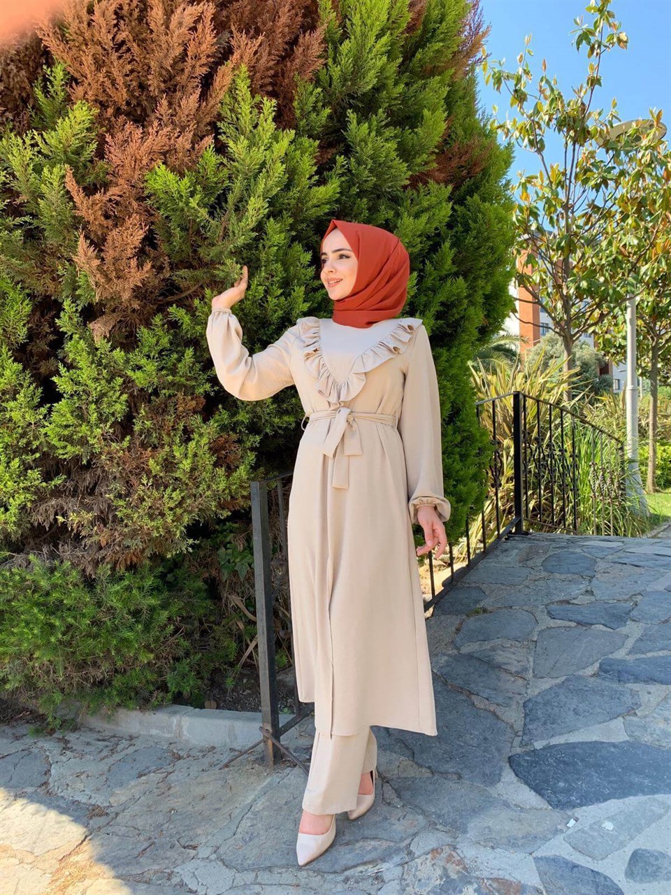 Önden Yırtmaçlı Fırfırlı 2´li Komin 7168 Krem
