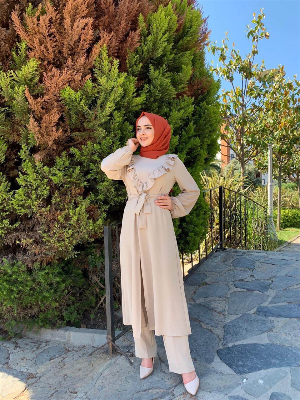 Önden Yırtmaçlı Fırfırlı 2´li Komin 7168 Krem