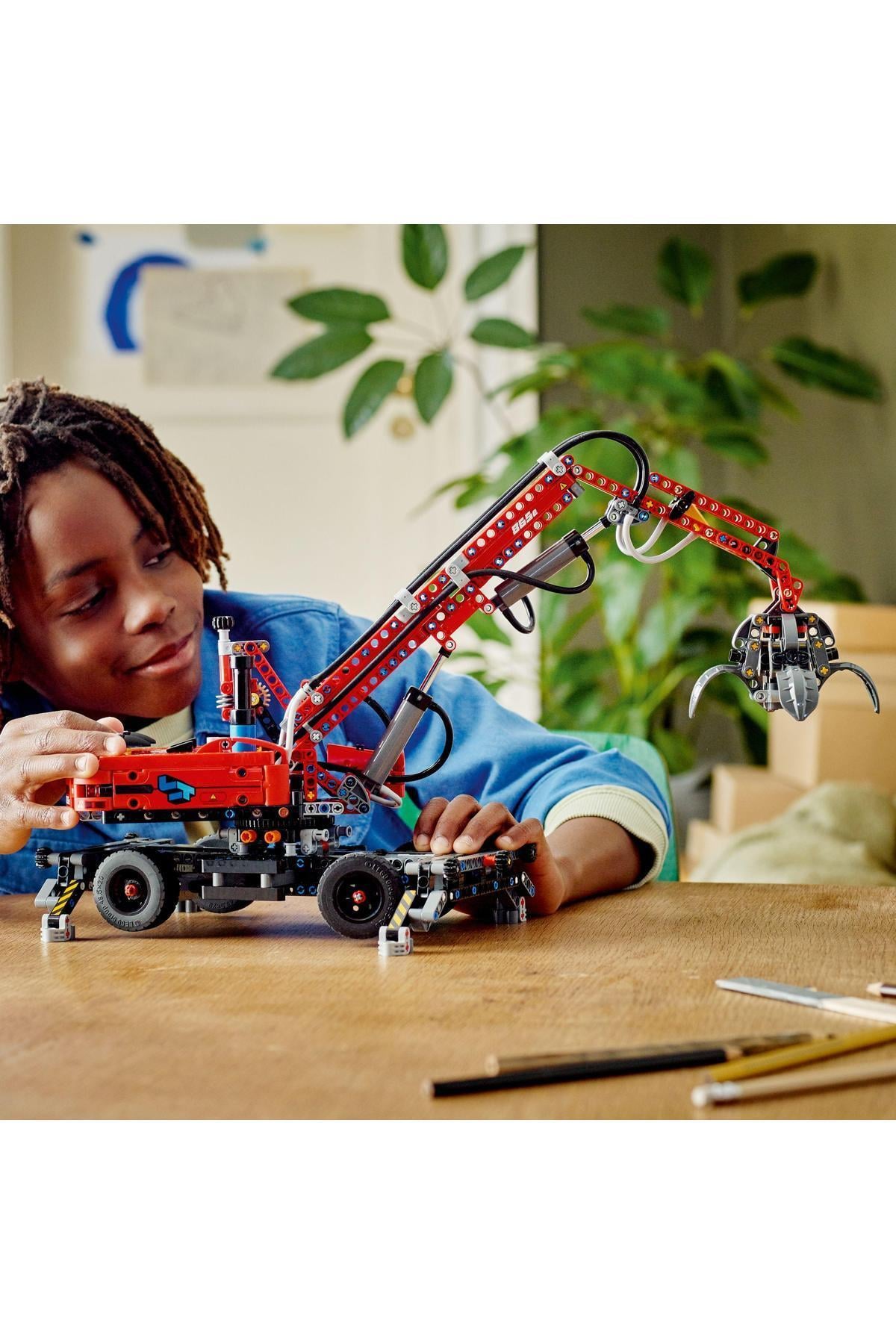 ® Technic Malzeme Elleçleyici 42144 - 10 Yaş ve Üzeri Çocuklar için Model Yapım Seti (835 Parça)