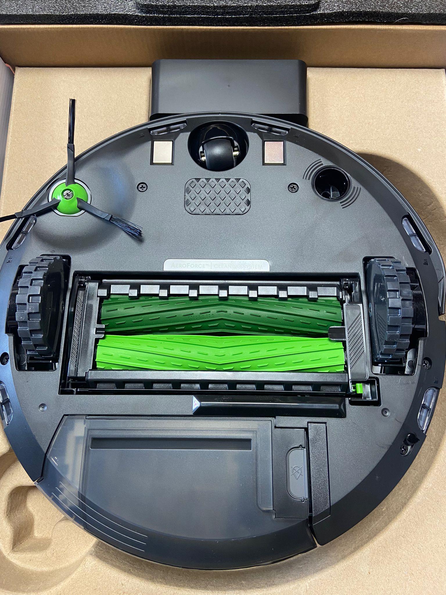 6125 - İRobot Roomba J7 Robot Süpürge (OUTLET)