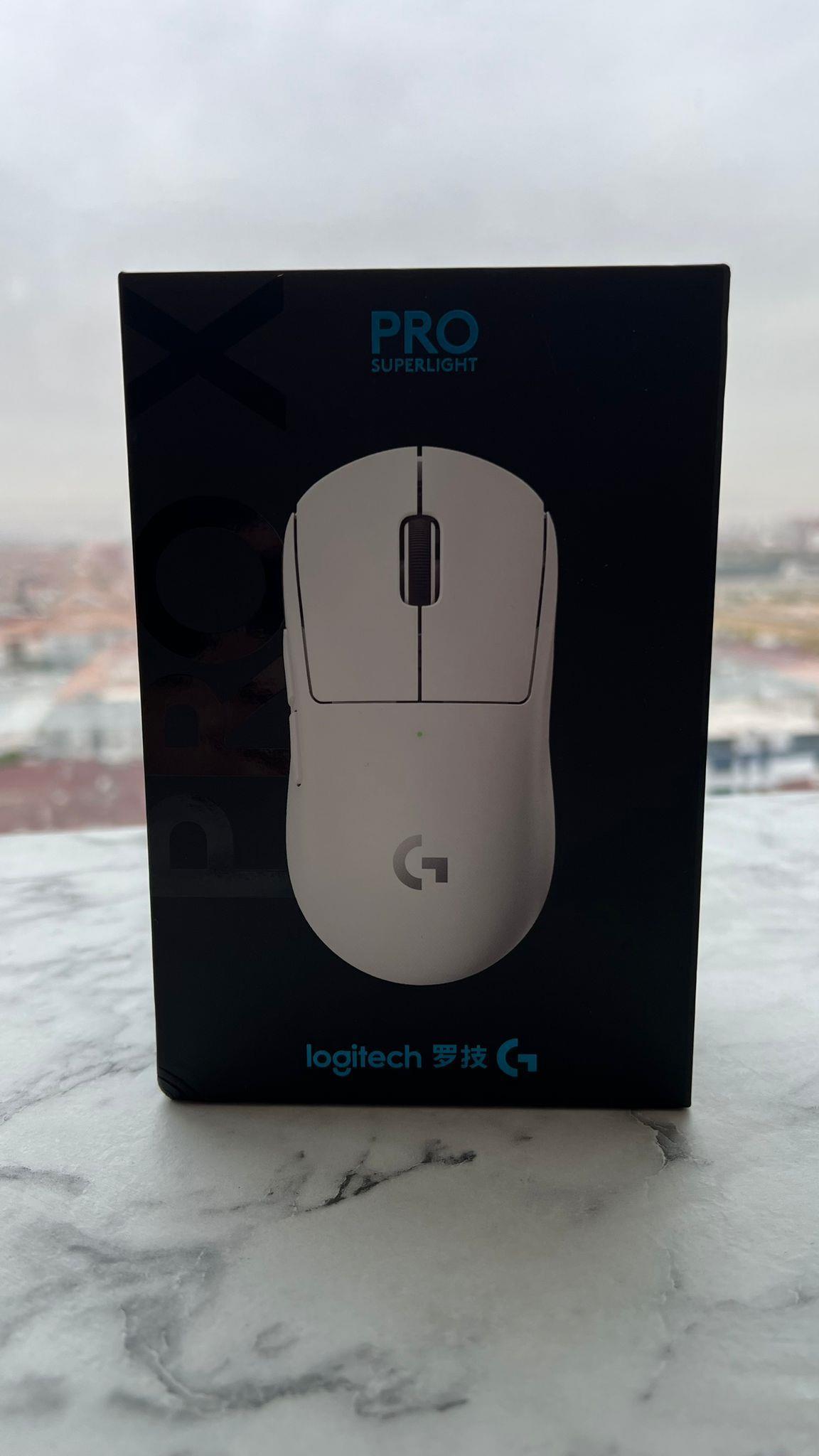 Logitech G PRO X SUPERLIGHT Ultra Hafif HERO 25.600 DPI 400 IPS LIGHTSPEED Kablosuz Oyuncu Mouse - Beyaz (Outlet)
