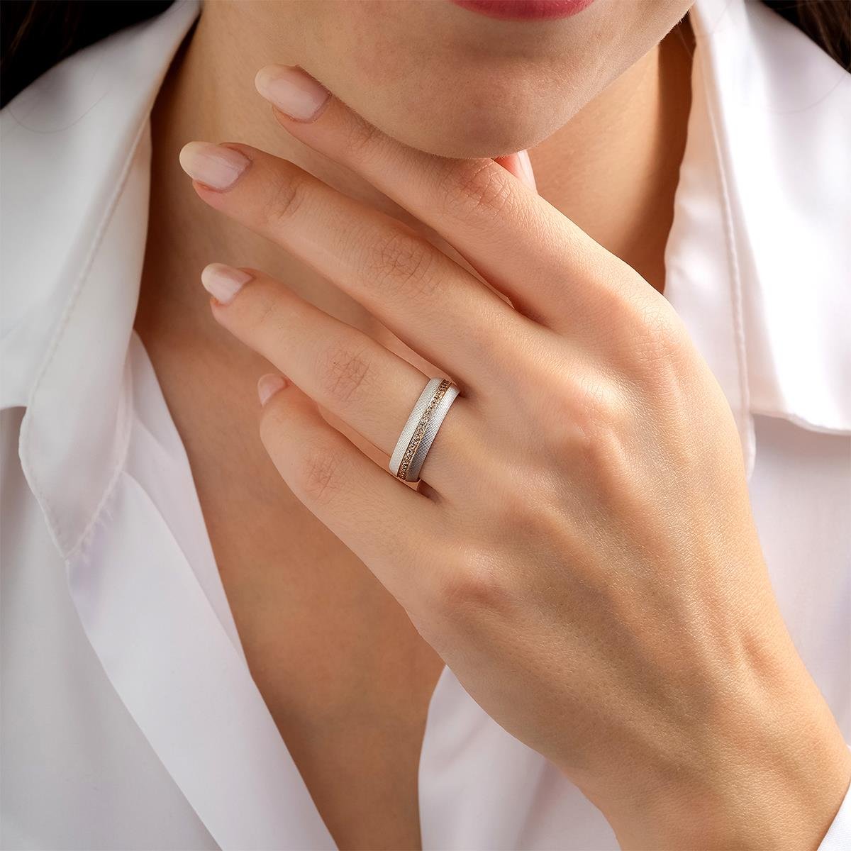 TAŞLI ALYANS14 Ayar 5 mm Ortası Tamtur Kadın Altın Alyans Yüzük14 Ayar 5 mm Ortası Tamtur Kadın Altın Alyans Yüzük