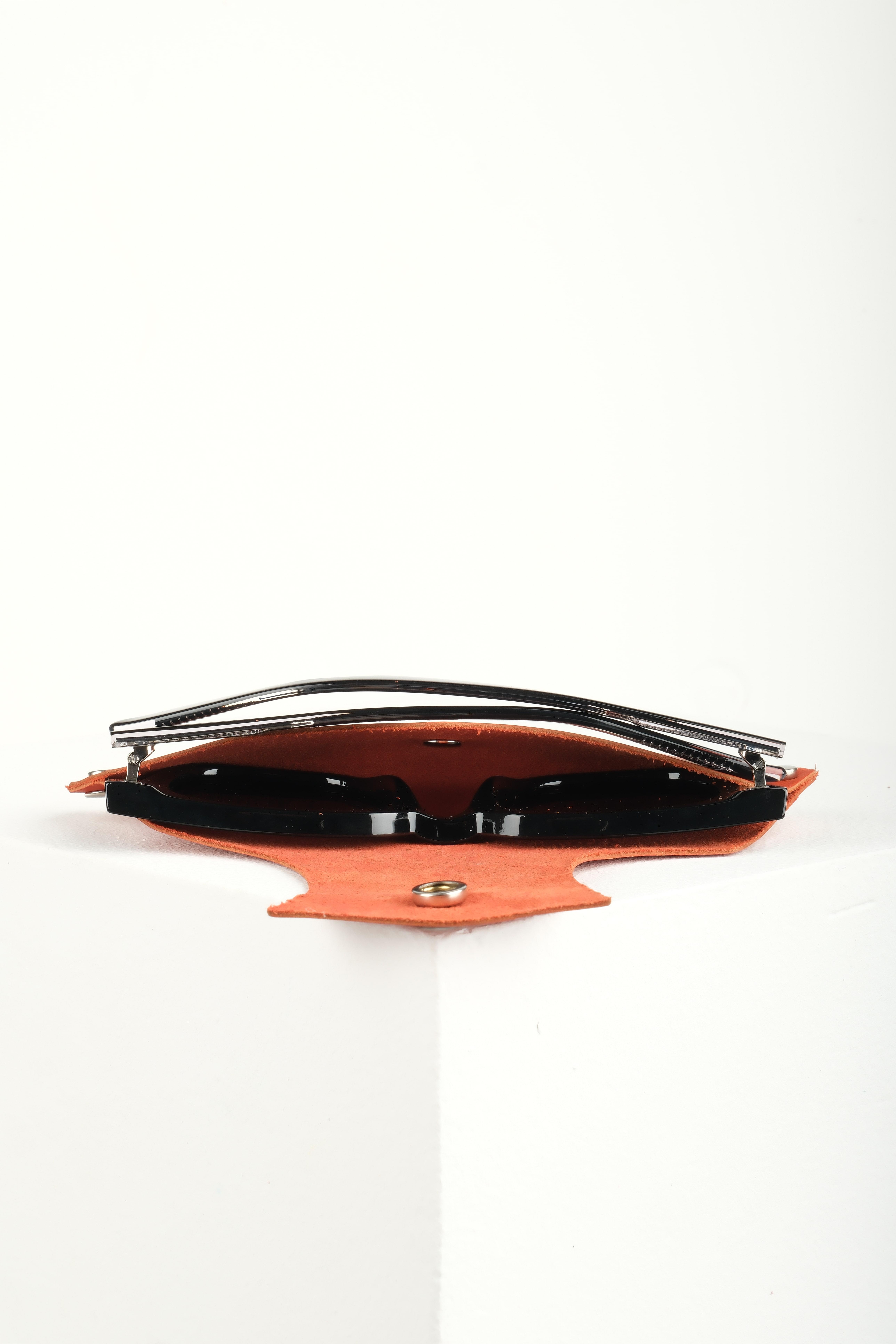 Hakiki Deri Buttero Turuncu Gözlük Kesesi Key ChainWATCHOFROYALgözlükkesesiHakiki Deri Buttero Turuncu Gözlük Kesesi 