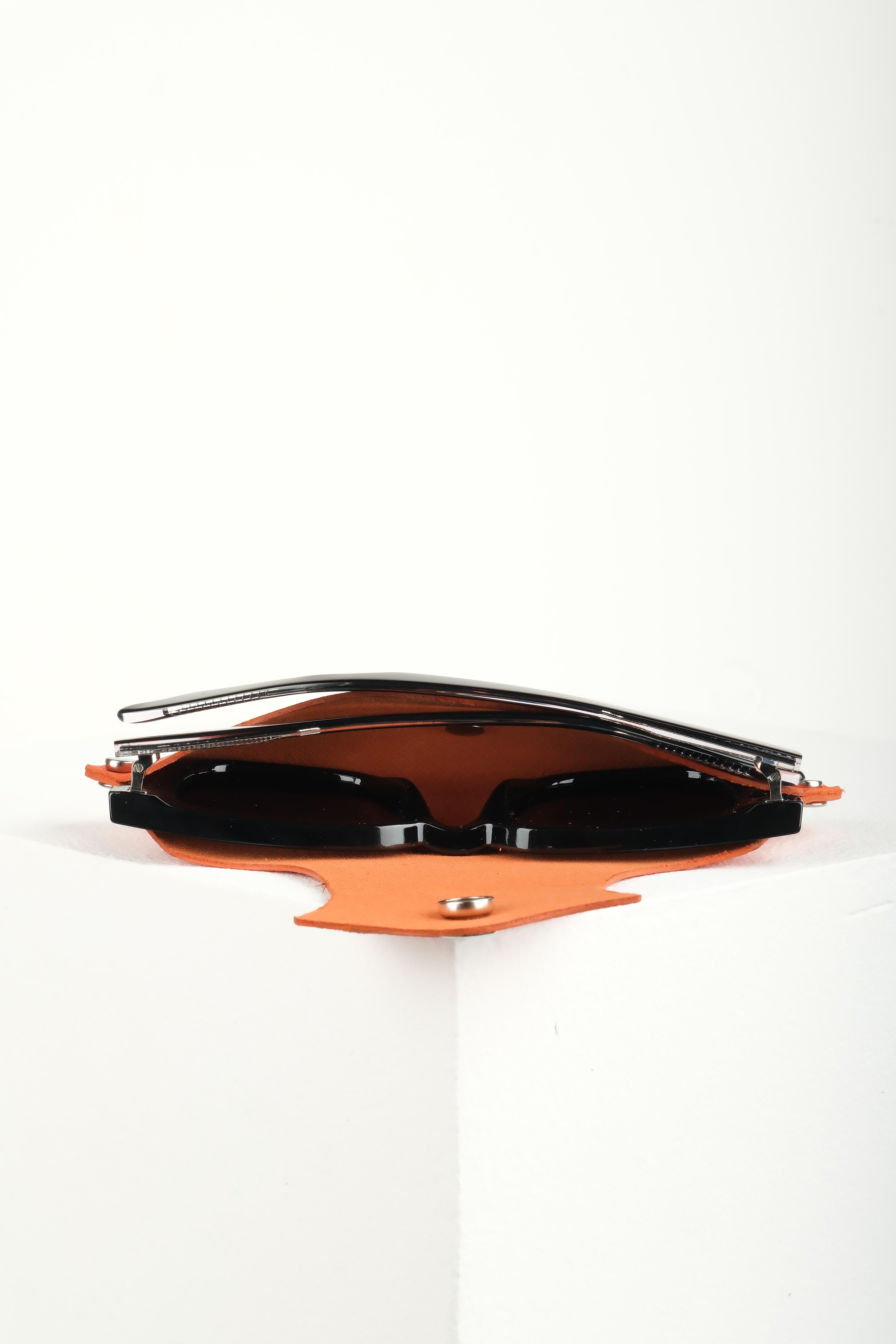 Hakiki Deri  Buttero Turuncu Gözlük Kesesi Key ChainWATCHOFROYALgözlükkesesiHakiki Deri  Buttero Turuncu Gözlük Kesesi 