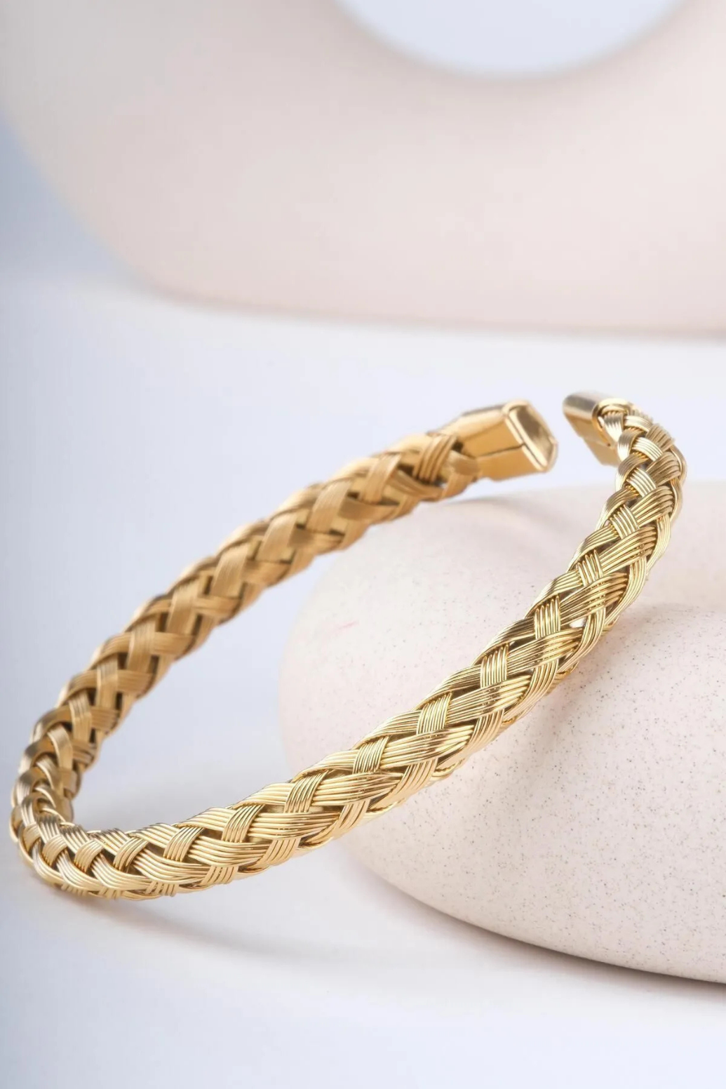 KNITTING GOLD TITANIUM STEEL BRACELETBraceletWATCHOFROYALKNITTINGGLDKNITTING GOLD TITANIUM STEEL BRACELET