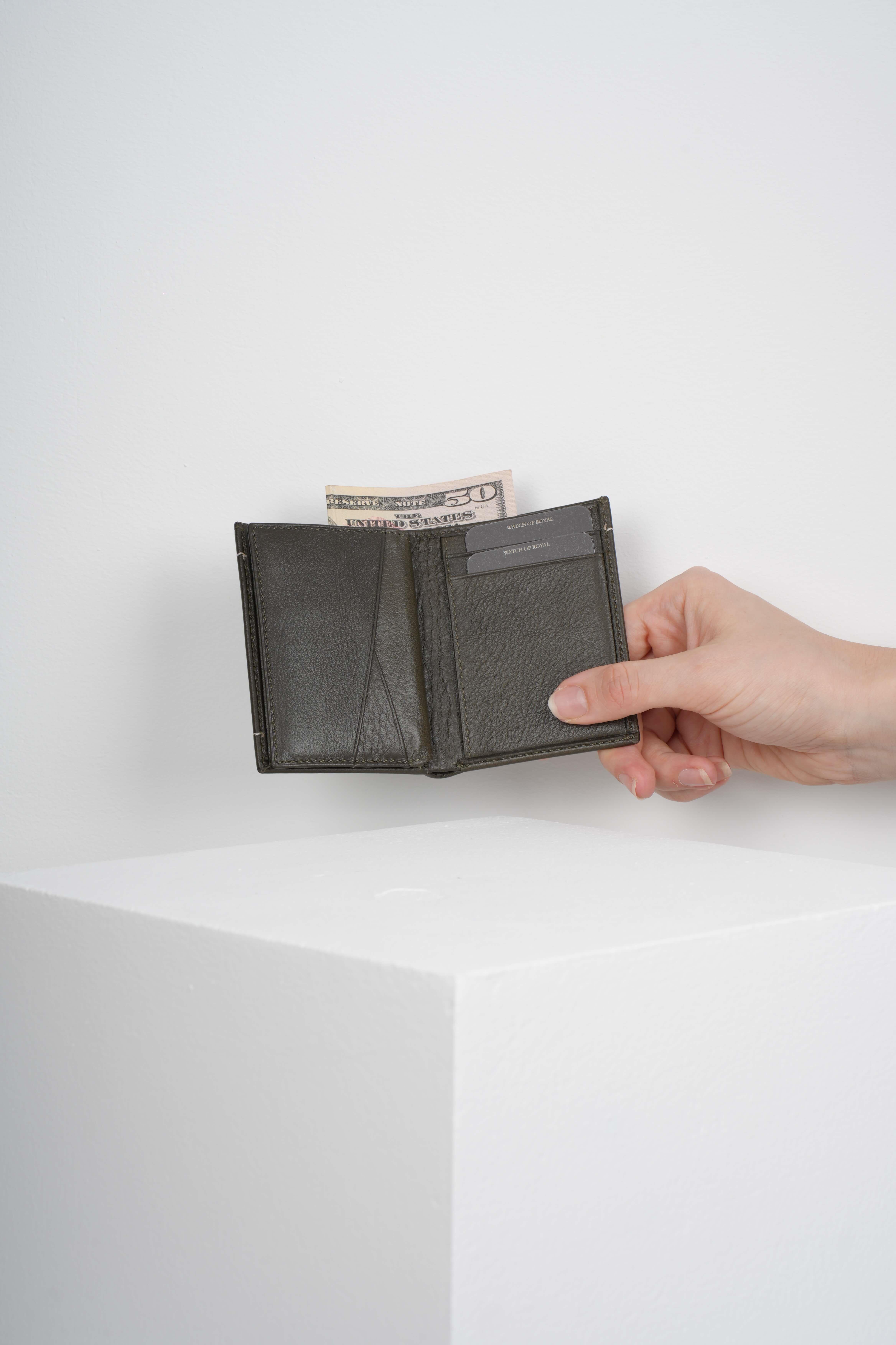 BORIS HAKI GENUINE LEATHER CARD HOLDERWalletWATCHOFROYALBRSHAKİBORIS HAKI GENUINE LEATHER CARD HOLDER