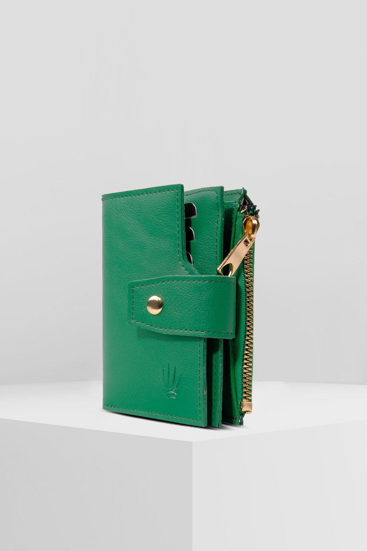CORALINE  GREEN VEGAN LEATHER WALLET CARD HOLDERWalletWATCHOFROYALCORALİNECORALINE  GREEN VEGAN LEATHER WALLET CARD HOLDER