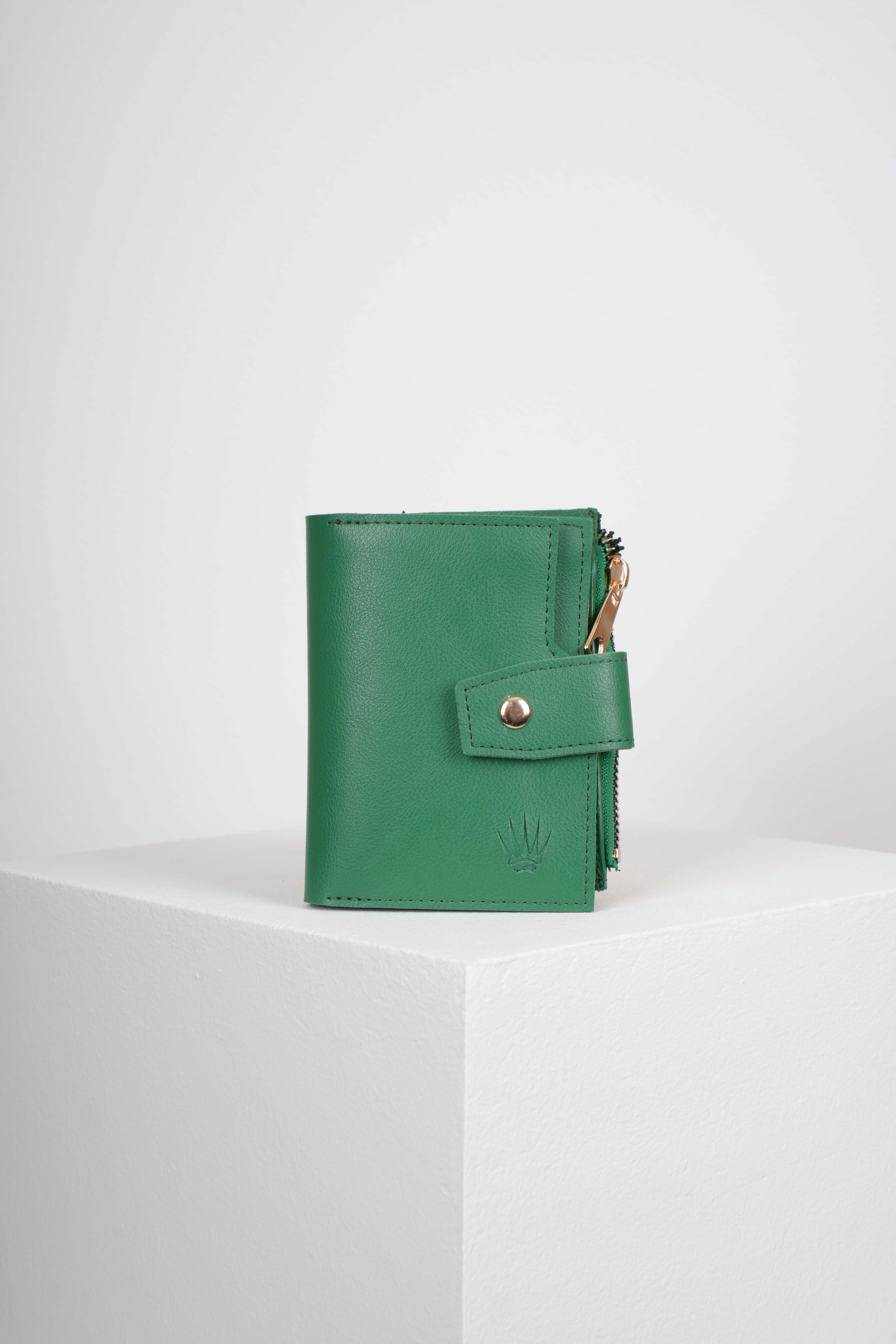 CORALINE  GREEN VEGAN LEATHER WALLET CARD HOLDERWalletWATCHOFROYALCORALİNECORALINE  GREEN VEGAN LEATHER WALLET CARD HOLDER