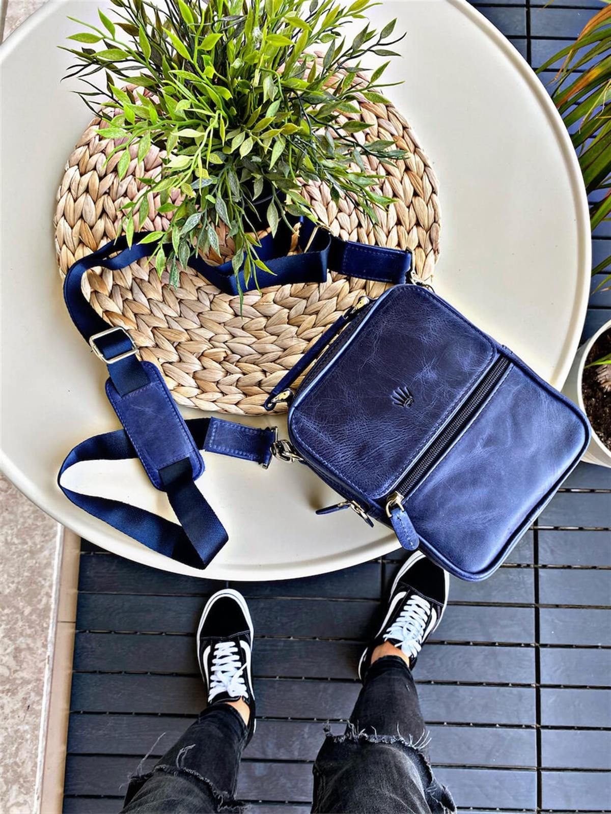 LINCOLN NAVY BLUE HAKİKİ DERİ EL ÇANTASICUZDAN&EL ÇANTASICÜZDAN & ELÇANTASILICLNNVYBLUELINCOLN NAVY BLUE HAKİKİ DERİ EL ÇANTASI