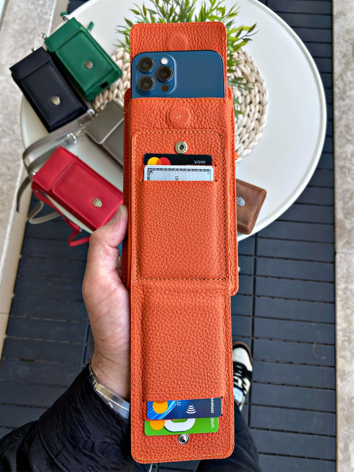 HAKİKİ DERİ ERKEK&KADIN TURUNCU ASKILI ÇANTA ,4 ADET KART BÖLMESİ,TELEFON VE PARA BÖLMESİ,FERMUARLI ÇITÇITLI VE MANYETİK BÖLMELER İÇİN KİLİT SİSTEMİ,%100 HAKİKİ DERİ ASKILI TELEFON ÇANTASIEL ÇANTASIWATCHOFROYALLUISAWHAKİKİ DERİ ERKEK&KADIN TURUNCU ASKILI ÇANTA ,4 ADET KART BÖLMESİ,TELEFON VE PARA BÖLMESİ,FERMUARLI ÇITÇITLI VE MANYETİK BÖLMELER İÇİN KİLİT SİSTEMİ,%100 HAKİKİ DERİ ASKILI TELEFON ÇANTASI