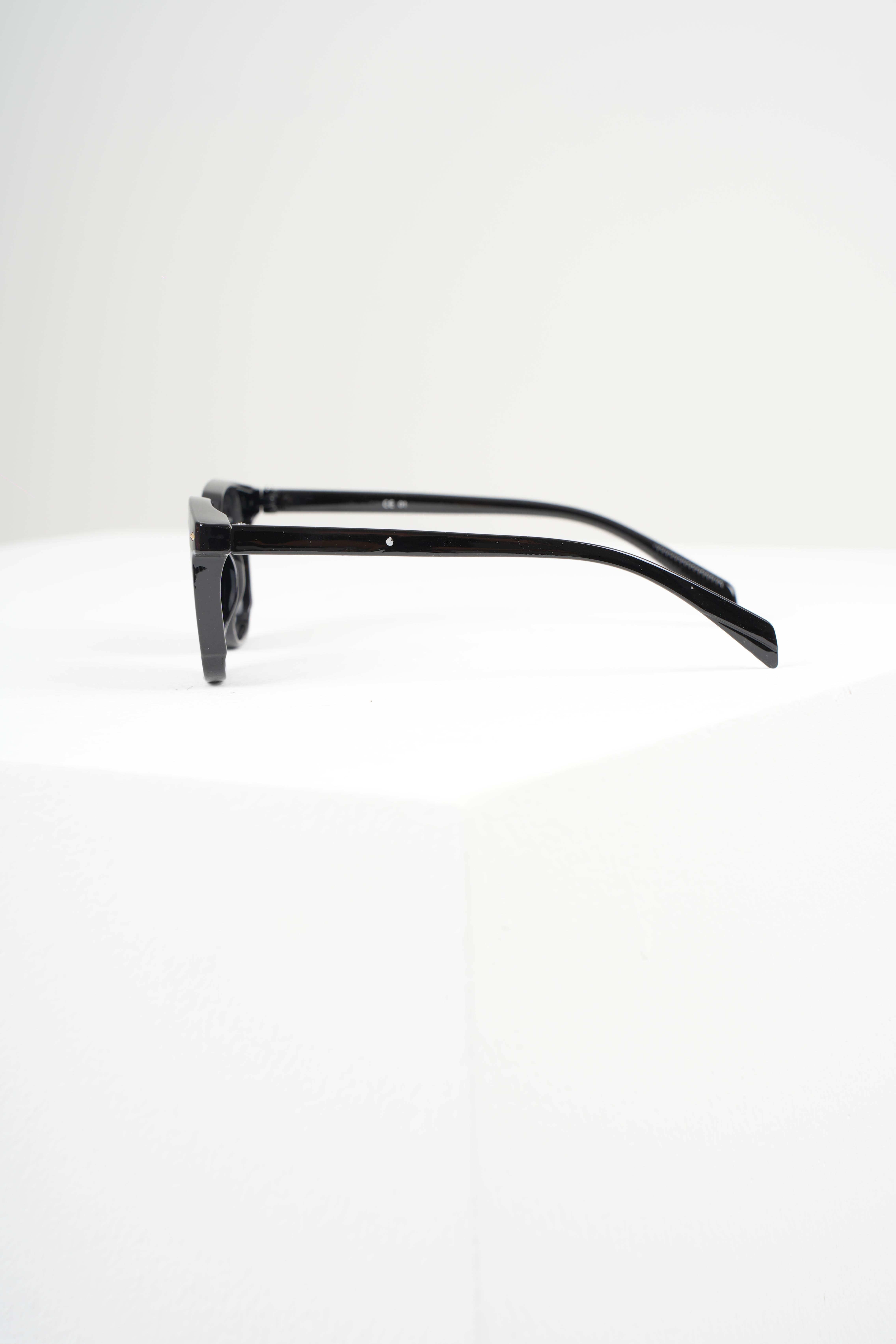 ROYAL EYEWEAR LORRAINE BLACK UNISEX EyewearWATCHOFROYALLORRAINEROYAL EYEWEAR LORRAINE BLACK UNISEX 