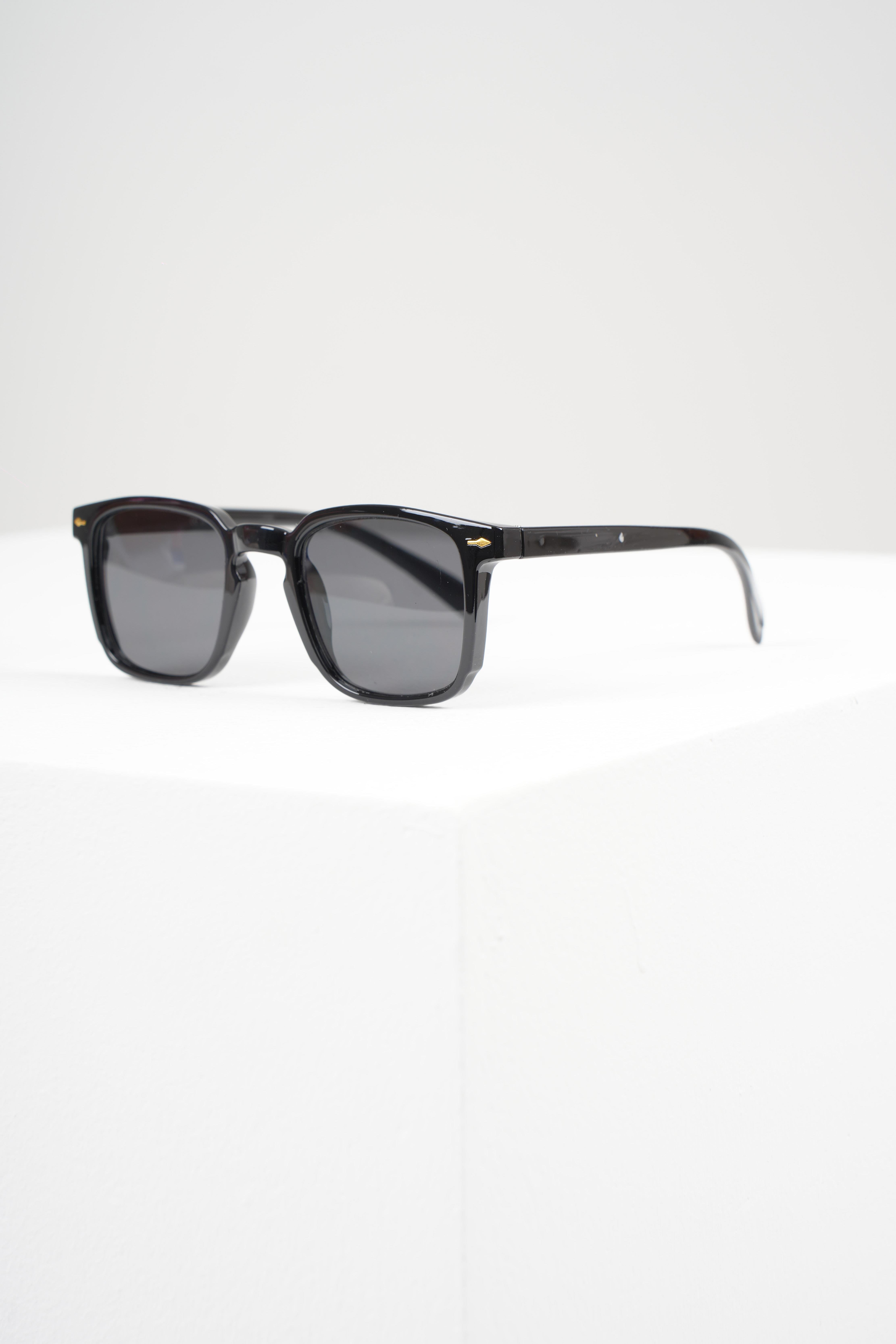 ROYAL EYEWEAR LORRAINE BLACK UNISEX EyewearWATCHOFROYALLORRAINEROYAL EYEWEAR LORRAINE BLACK UNISEX 