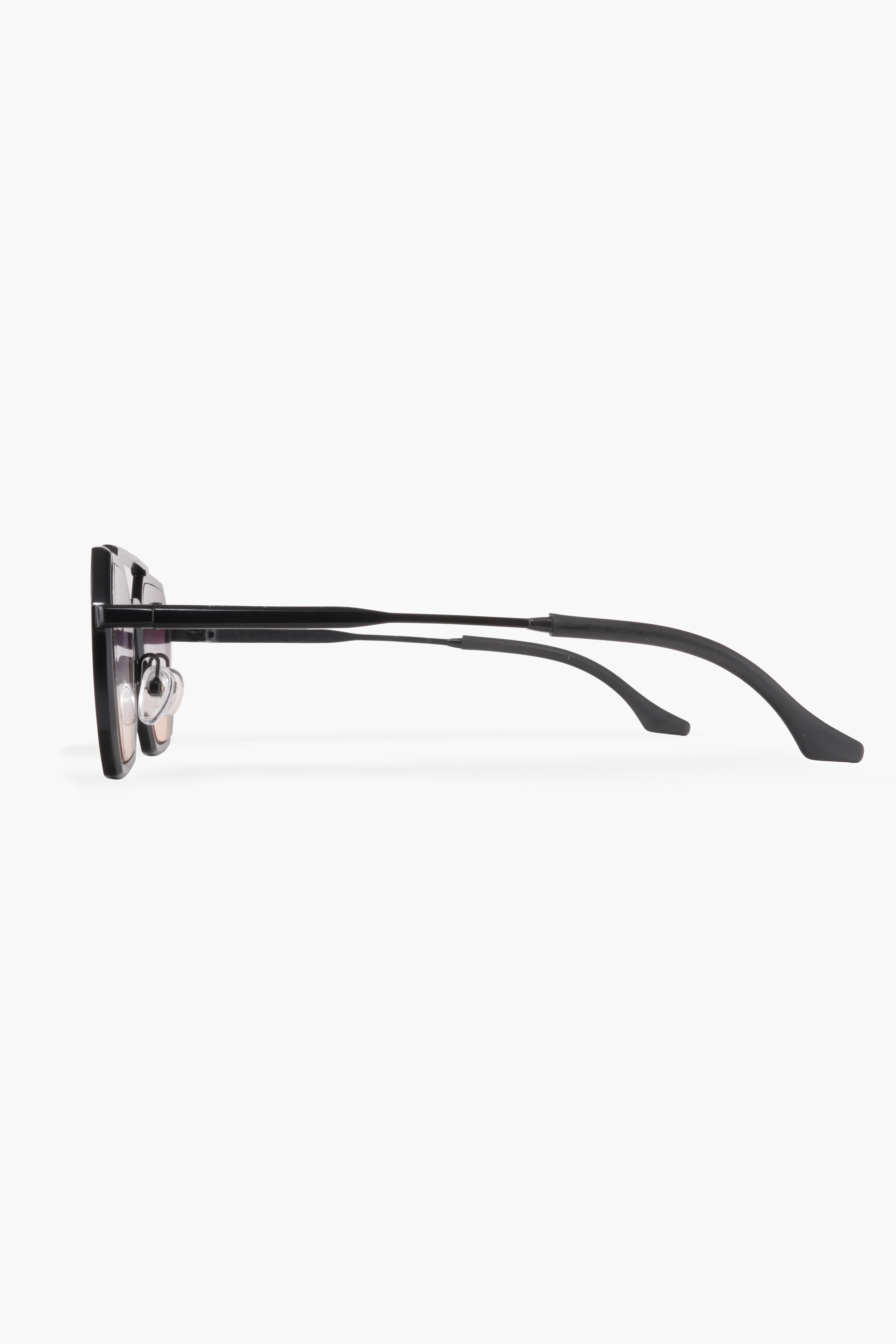 ROYAL EYEWEAR RE21021 DEGRADE SİYAH UNISEX GÜNEŞ GÖZLÜĞÜGözlükWATCHOFROYALRE21021ROYAL EYEWEAR RE21021 DEGRADE SİYAH UNISEX GÜNEŞ GÖZLÜĞÜ