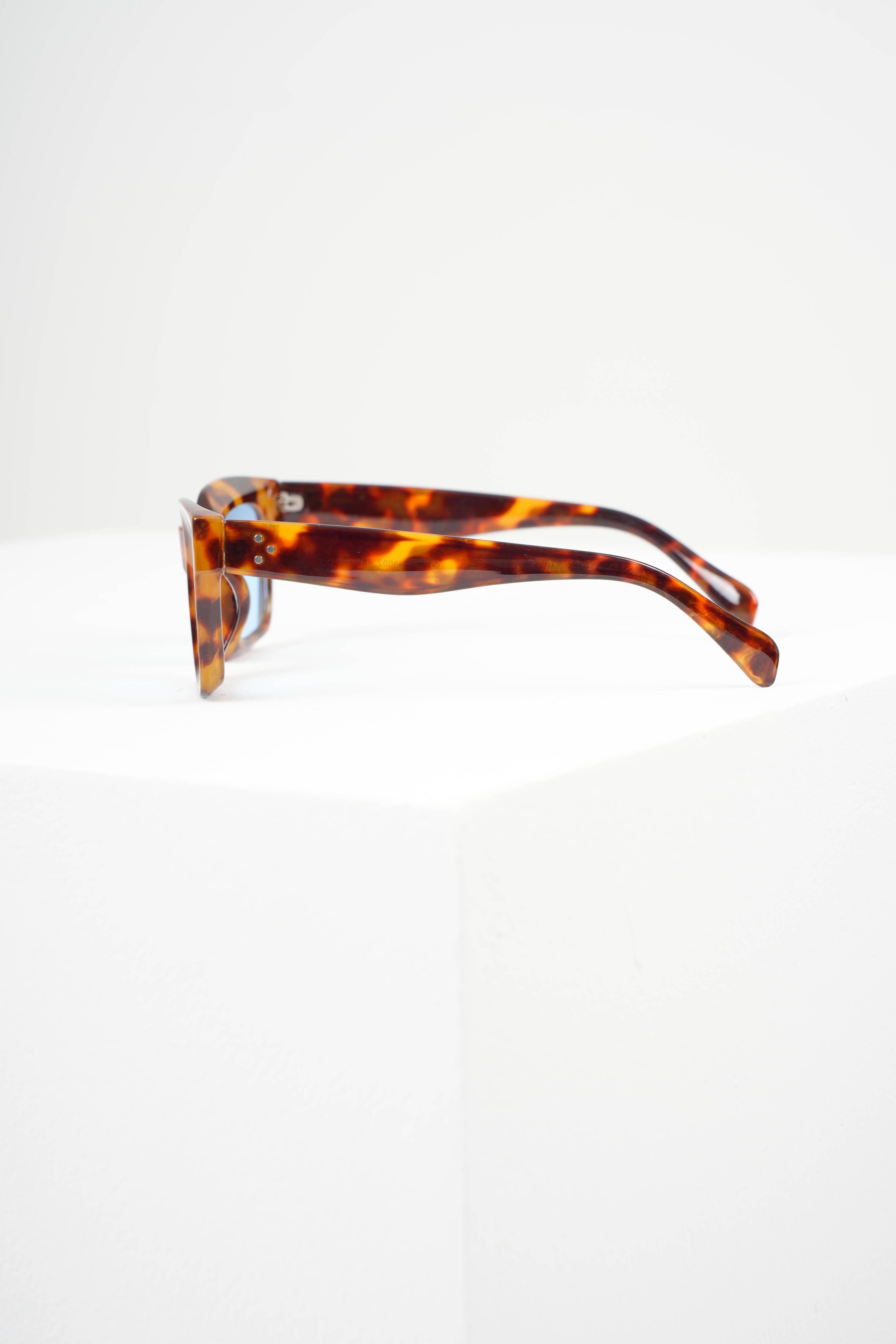 ROYAL EYEWEAR RE3002 MAVİ LEOPAR  UNİSEX GÜNEŞ GÖZLÜĞÜGözlükWATCHOFROYALRE3002ROYAL EYEWEAR RE3002 MAVİ LEOPAR  UNİSEX GÜNEŞ GÖZLÜĞÜ