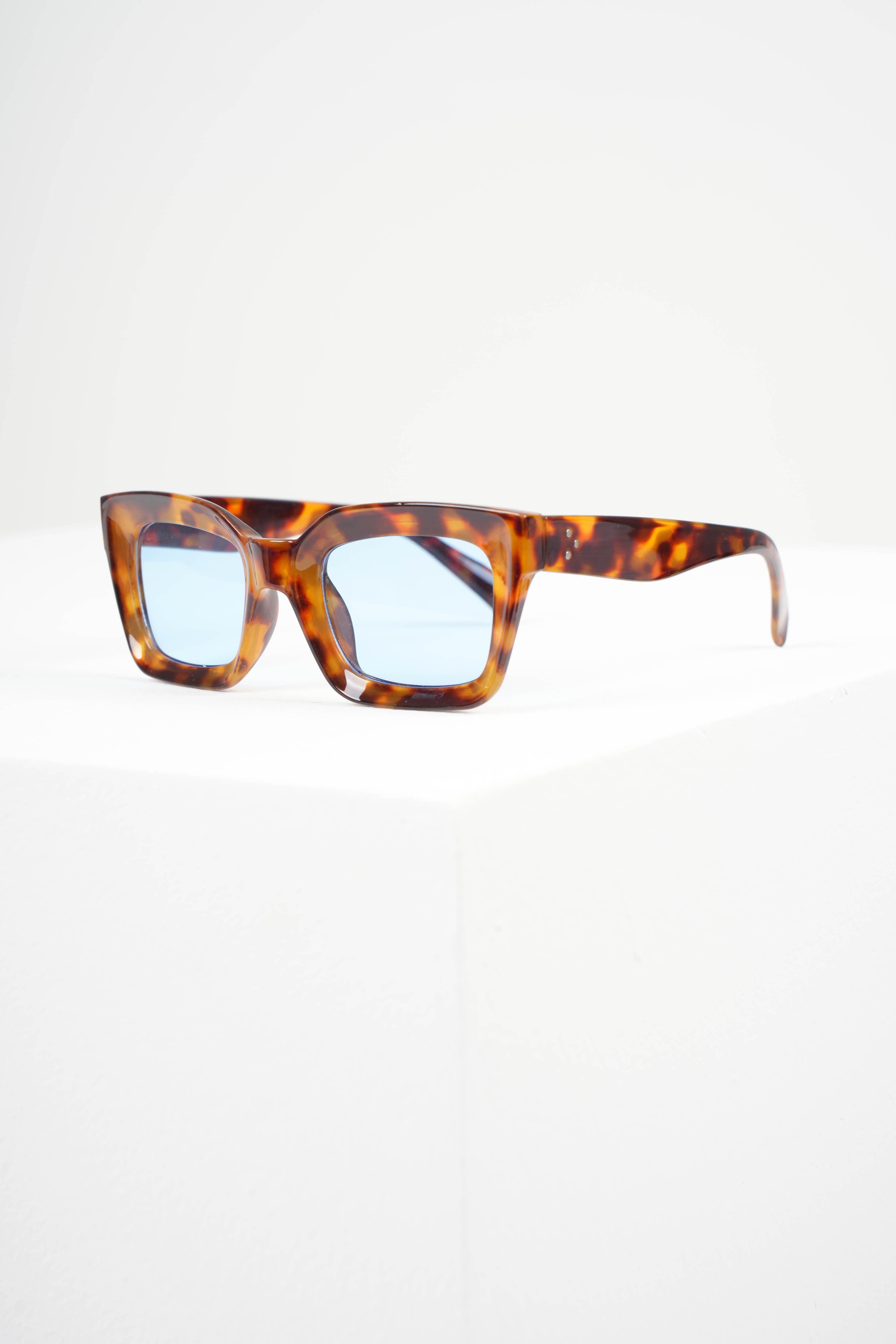 ROYAL EYEWEAR RE3002 MAVİ LEOPAR  UNİSEX GÜNEŞ GÖZLÜĞÜGözlükWATCHOFROYALRE3002ROYAL EYEWEAR RE3002 MAVİ LEOPAR  UNİSEX GÜNEŞ GÖZLÜĞÜ
