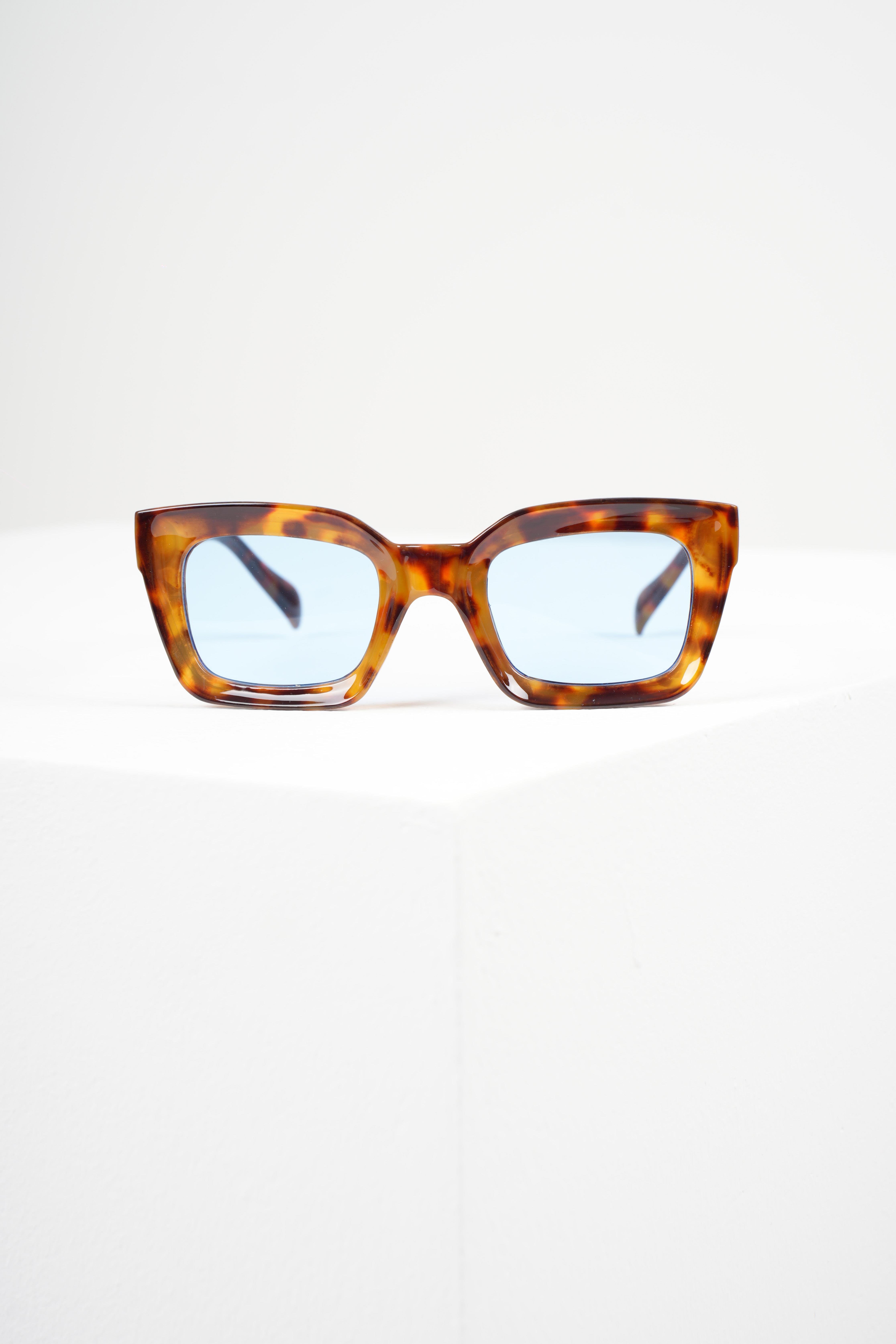 ROYAL EYEWEAR RE3002 MAVİ LEOPAR  UNİSEX GÜNEŞ GÖZLÜĞÜGözlükWATCHOFROYALRE3002ROYAL EYEWEAR RE3002 MAVİ LEOPAR  UNİSEX GÜNEŞ GÖZLÜĞÜ