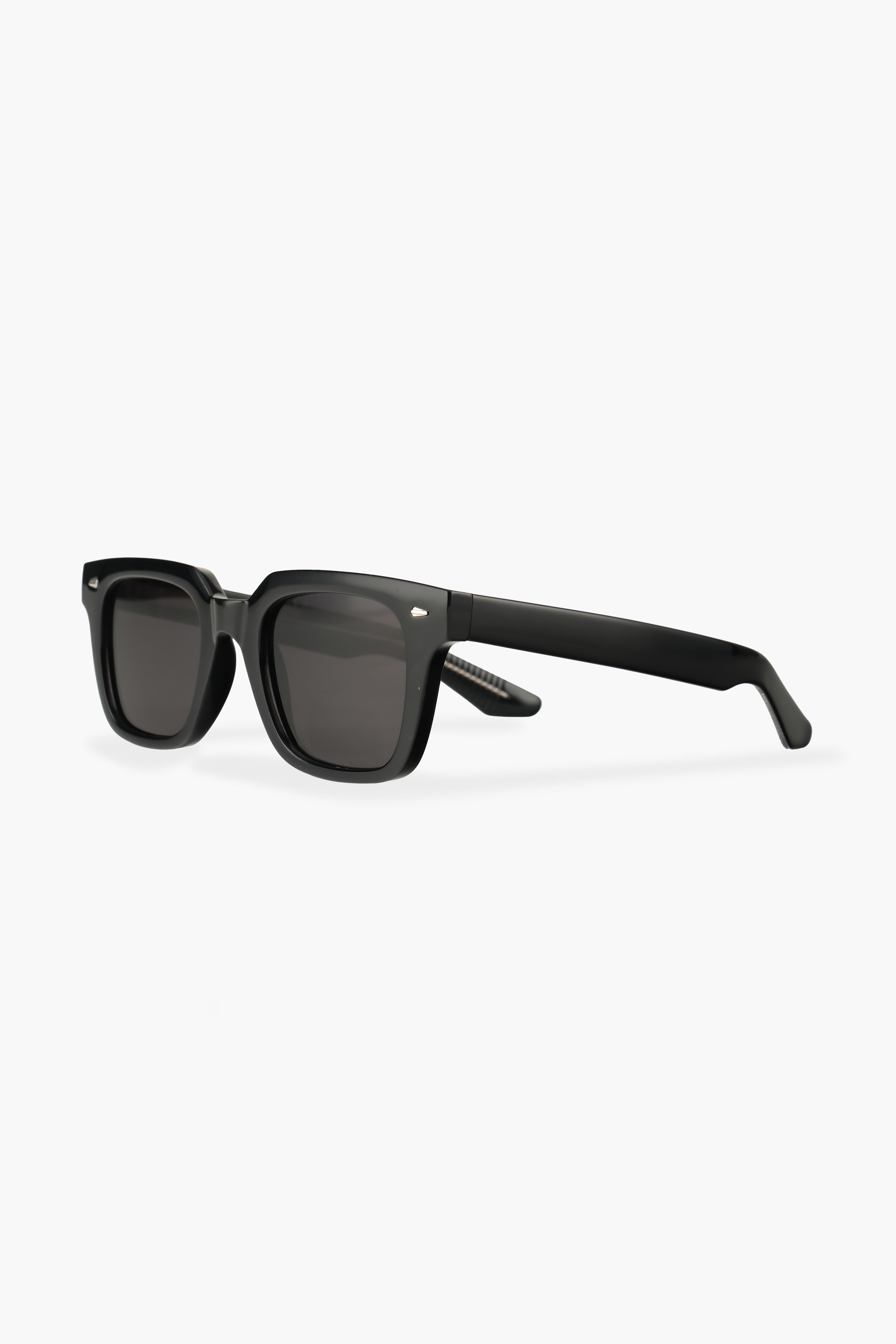 ROYAL EYEWEAR RE31105 SİYAH POLARIZE GÜNEŞ GÖZLÜĞÜGözlükWATCHOFROYALRE31105ROYAL EYEWEAR RE31105 SİYAH POLARIZE GÜNEŞ GÖZLÜĞÜ