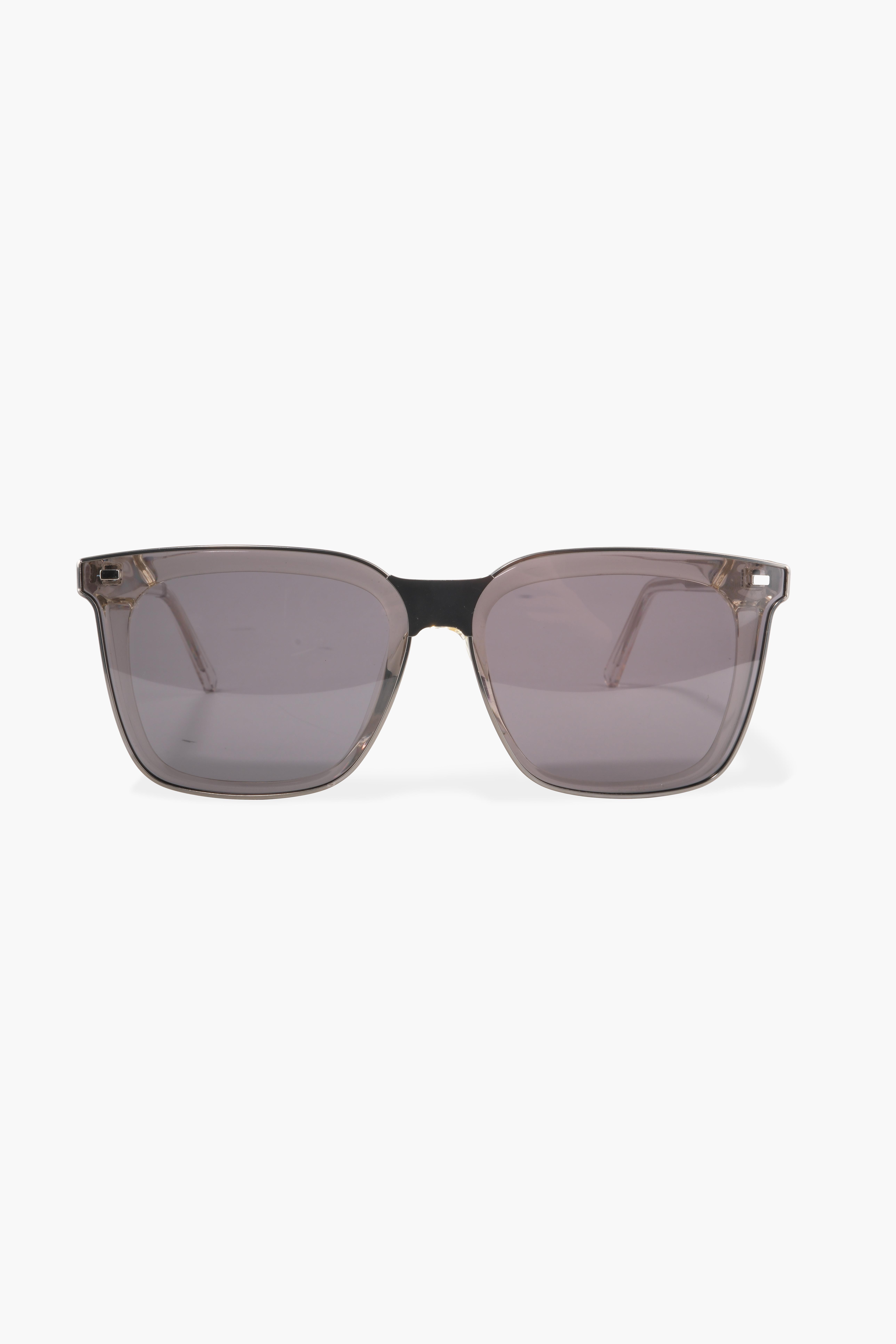 ROYAL EYEWEAR RE98020 MIKNATISLI ÖN ÇERÇEVESİ ÇIKARILABİLEN GRİ GÜNEŞ GÖZLÜĞÜGözlükWATCHOFROYALRE98020ROYAL EYEWEAR RE98020 MIKNATISLI ÖN ÇERÇEVESİ ÇIKARILABİLEN GRİ GÜNEŞ GÖZLÜĞÜ
