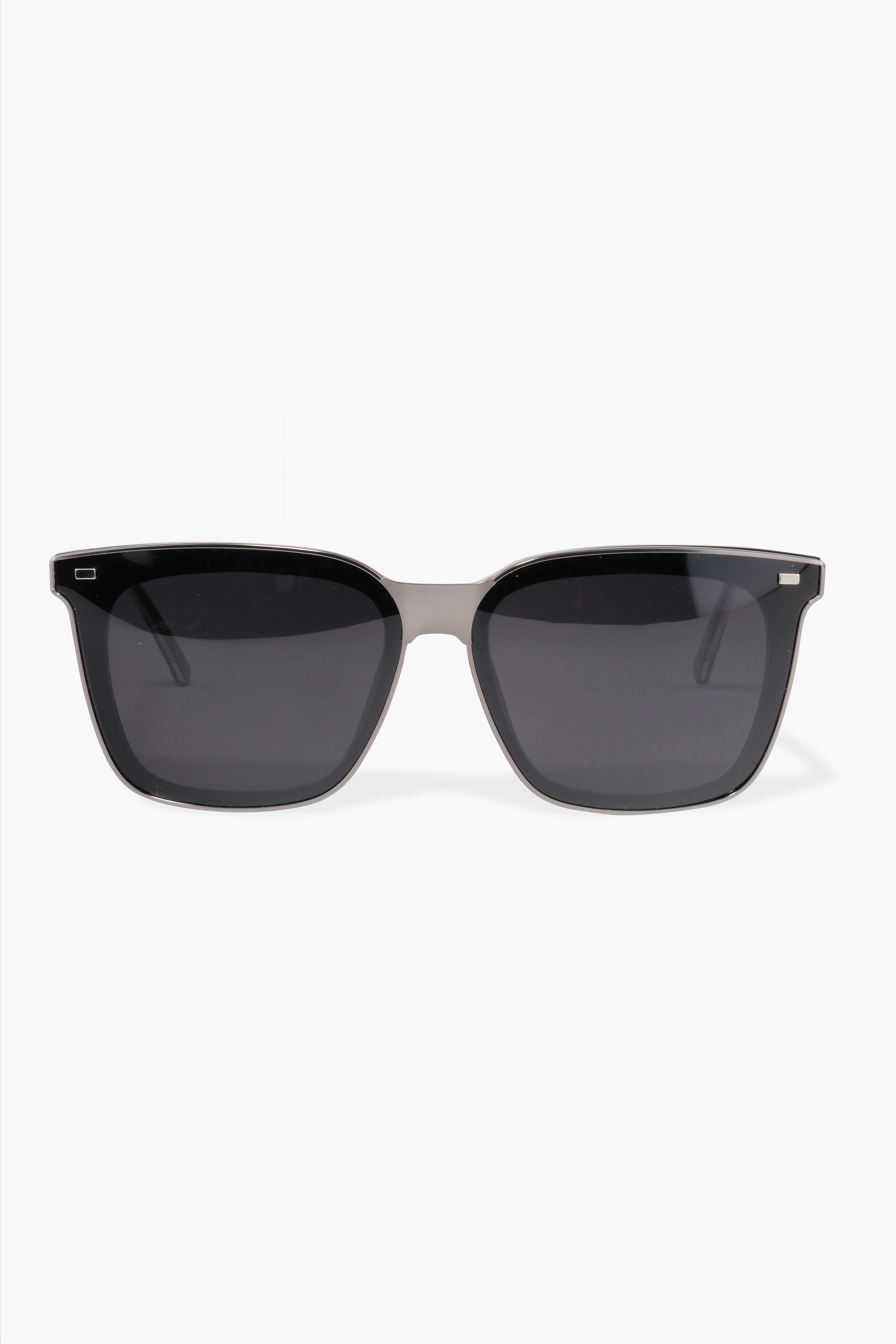 ROYAL EYEWEAR RE98020 MIKNATISLI ÖN ÇERÇEVESİ ÇIKARILABİLEN KOYU SİYAH GÜNEŞ GÖZLÜĞÜGözlükWATCHOFROYALRE98020ROYAL EYEWEAR RE98020 MIKNATISLI ÖN ÇERÇEVESİ ÇIKARILABİLEN KOYU SİYAH GÜNEŞ GÖZLÜĞÜ