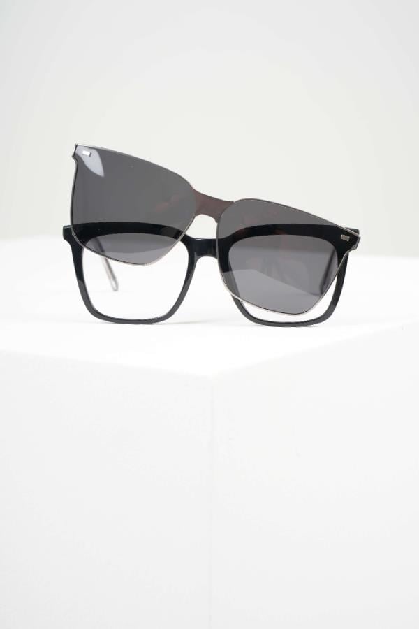 ROYAL EYEWEAR RE98020 MIKNATISLI ÖN ÇERÇEVESİ ÇIKARILABİLEN KOYU SİYAH GÜNEŞ GÖZLÜĞÜGözlükWATCHOFROYALRE98020ROYAL EYEWEAR RE98020 MIKNATISLI ÖN ÇERÇEVESİ ÇIKARILABİLEN KOYU SİYAH GÜNEŞ GÖZLÜĞÜ